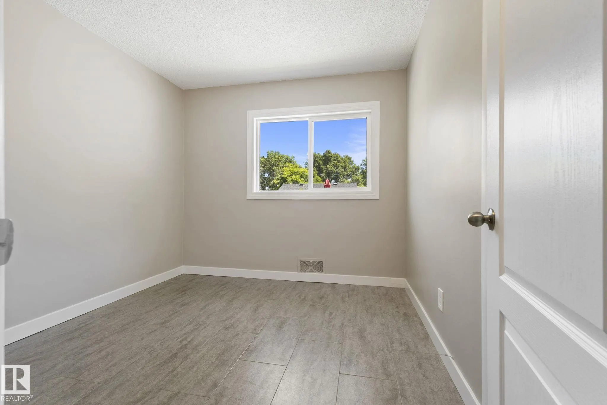 10602 100 Avenue
