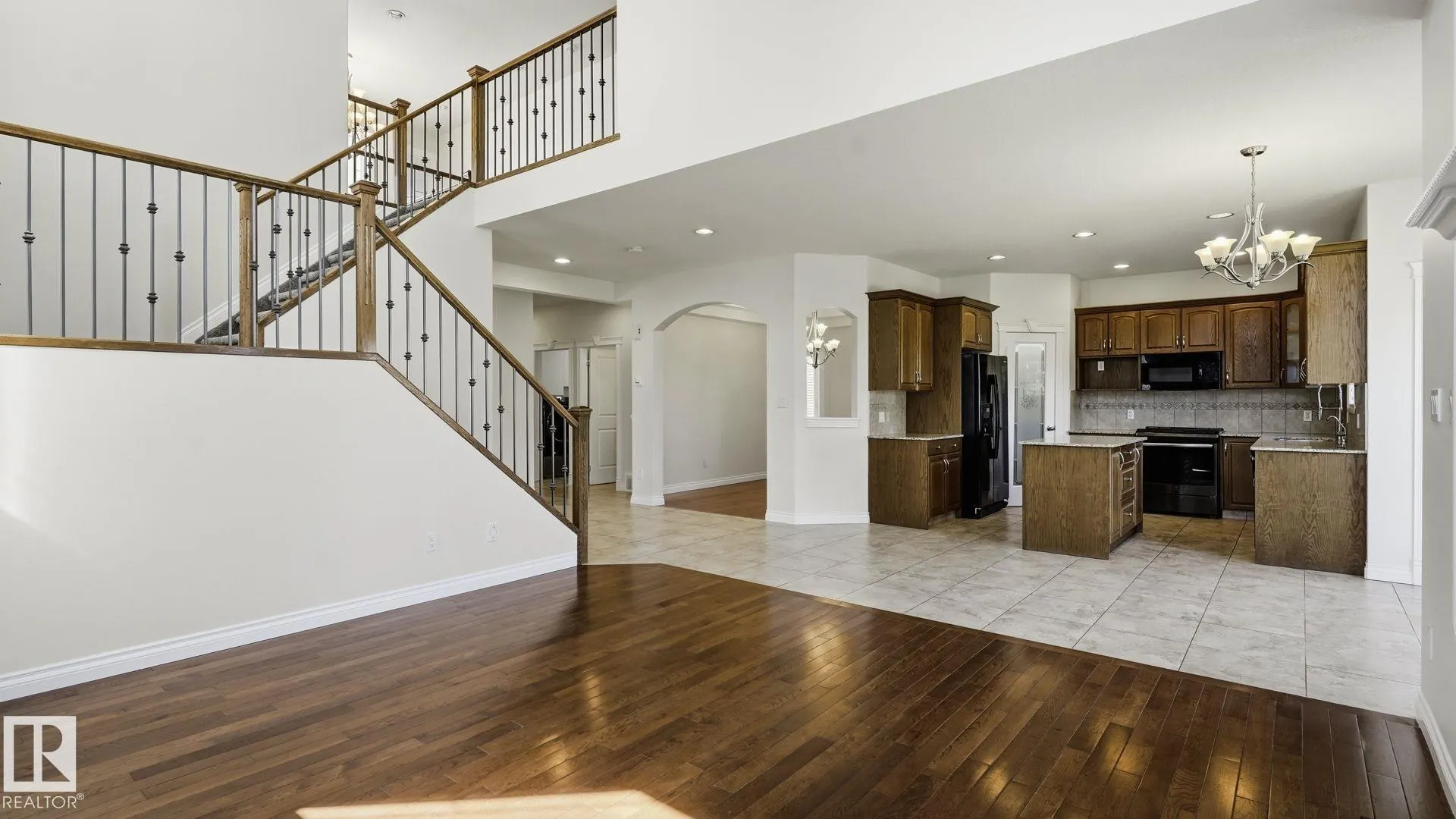 98 LAKELAND Drive