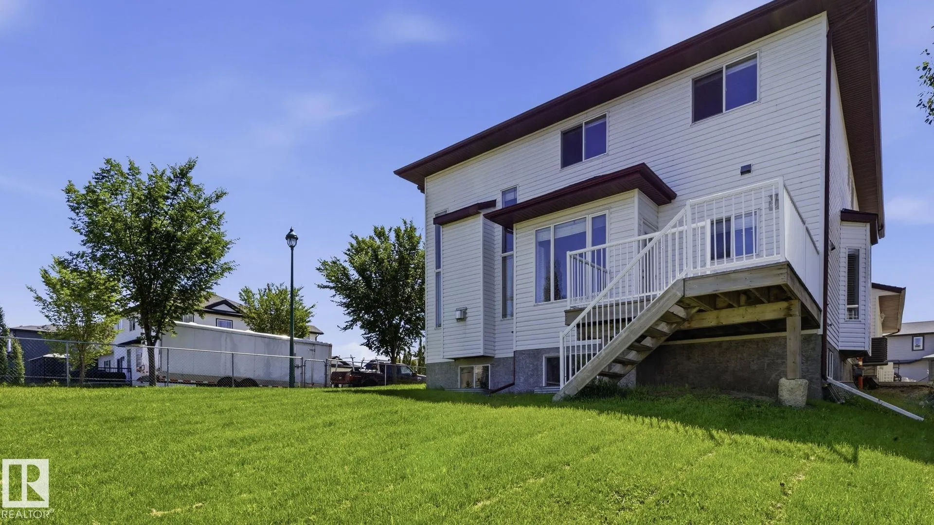 98 LAKELAND Drive