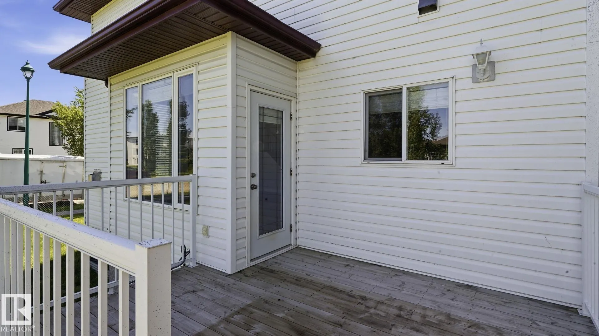 98 LAKELAND Drive