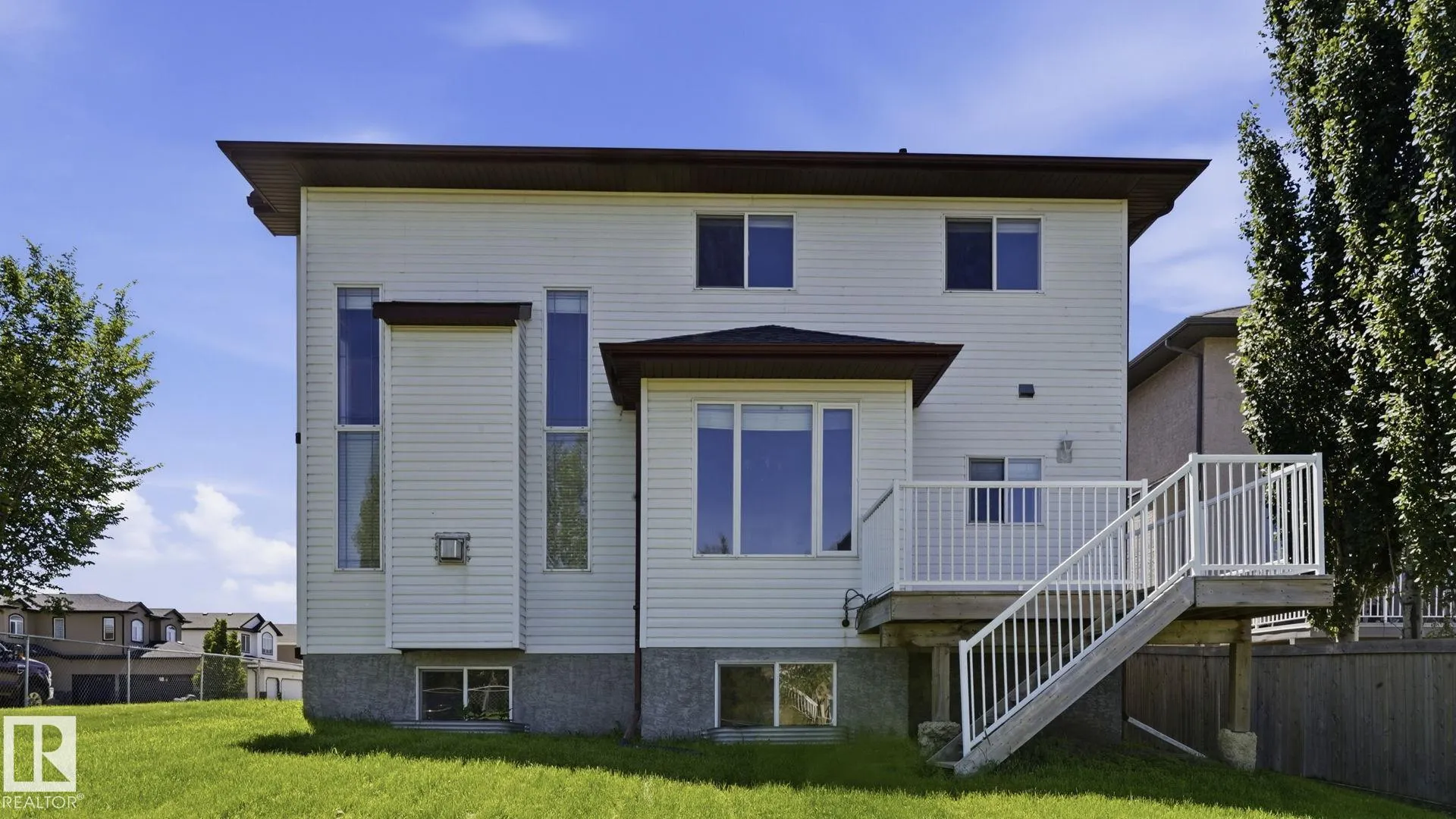 98 LAKELAND Drive