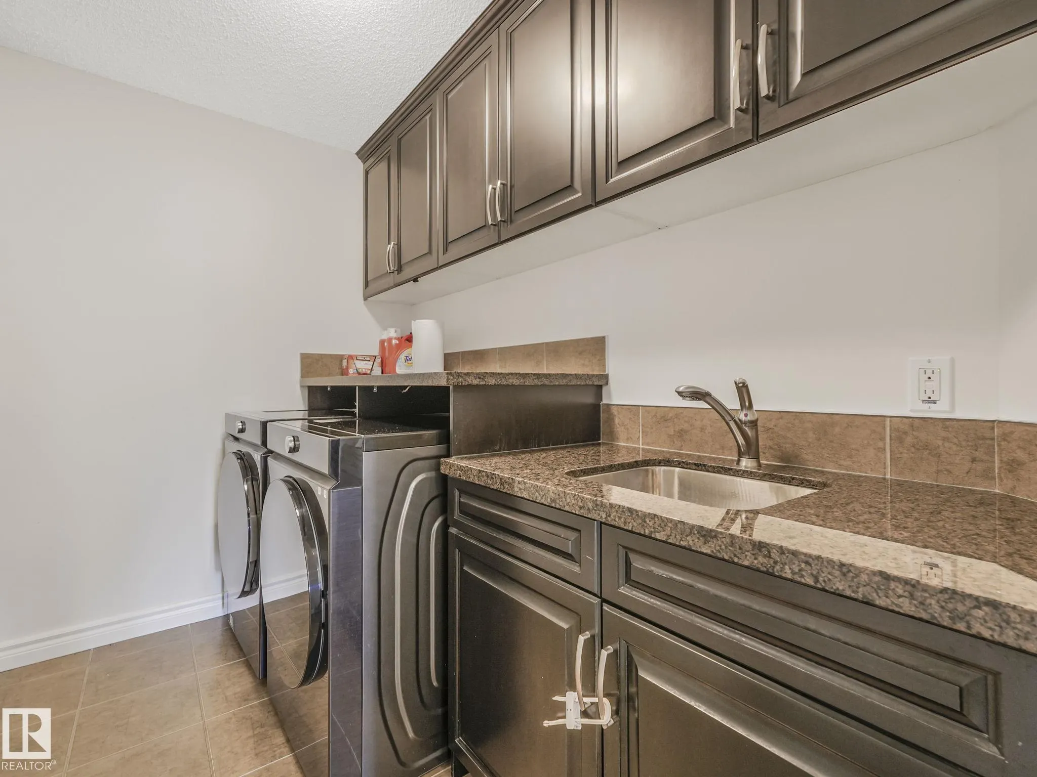 2651 ANDERSON Crescent