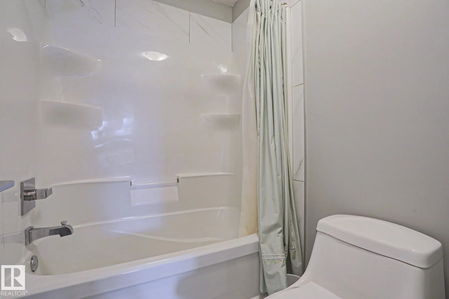 1304 AINSLIE Wynd