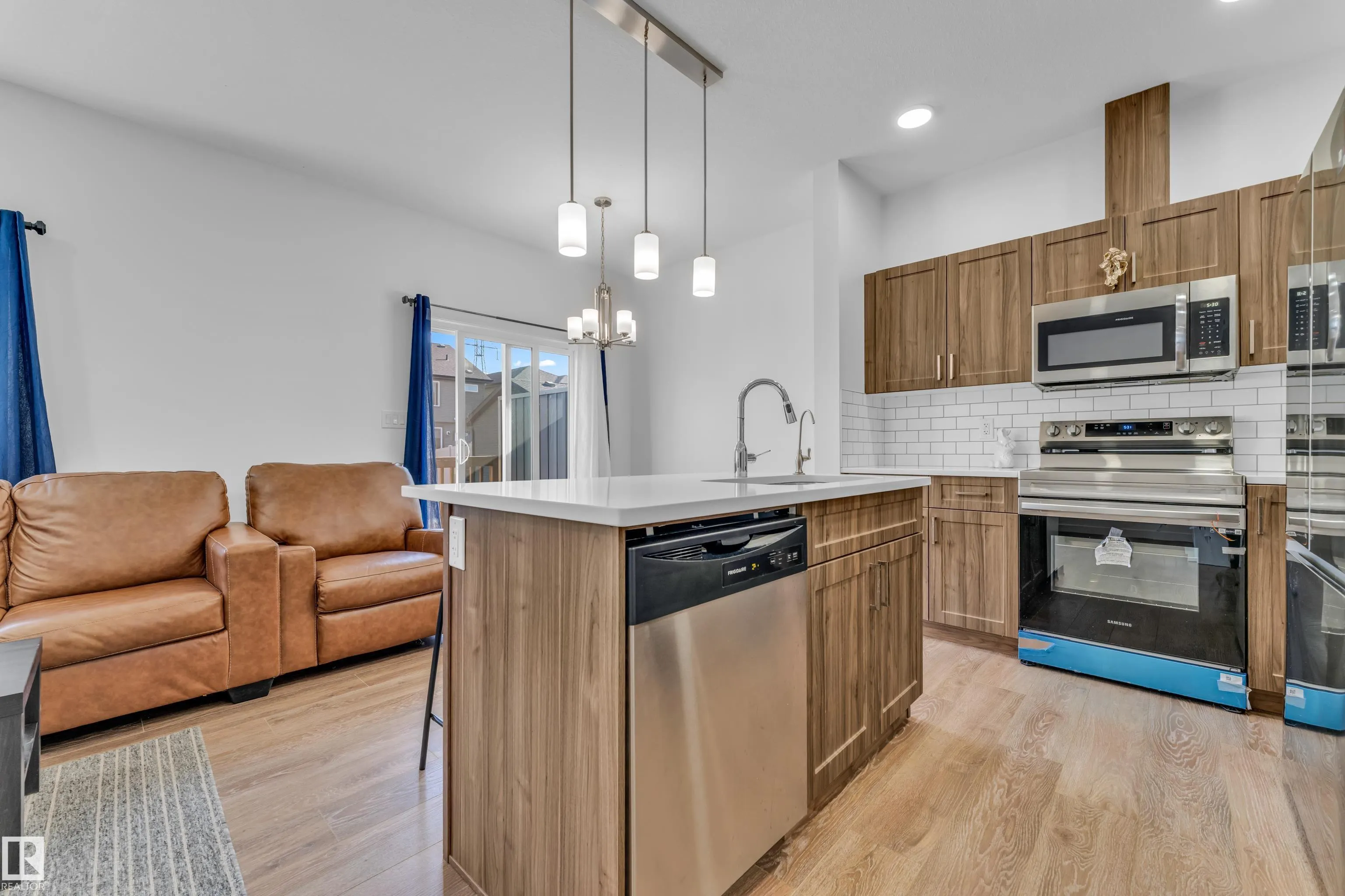 603 ORCHARDS Boulevard