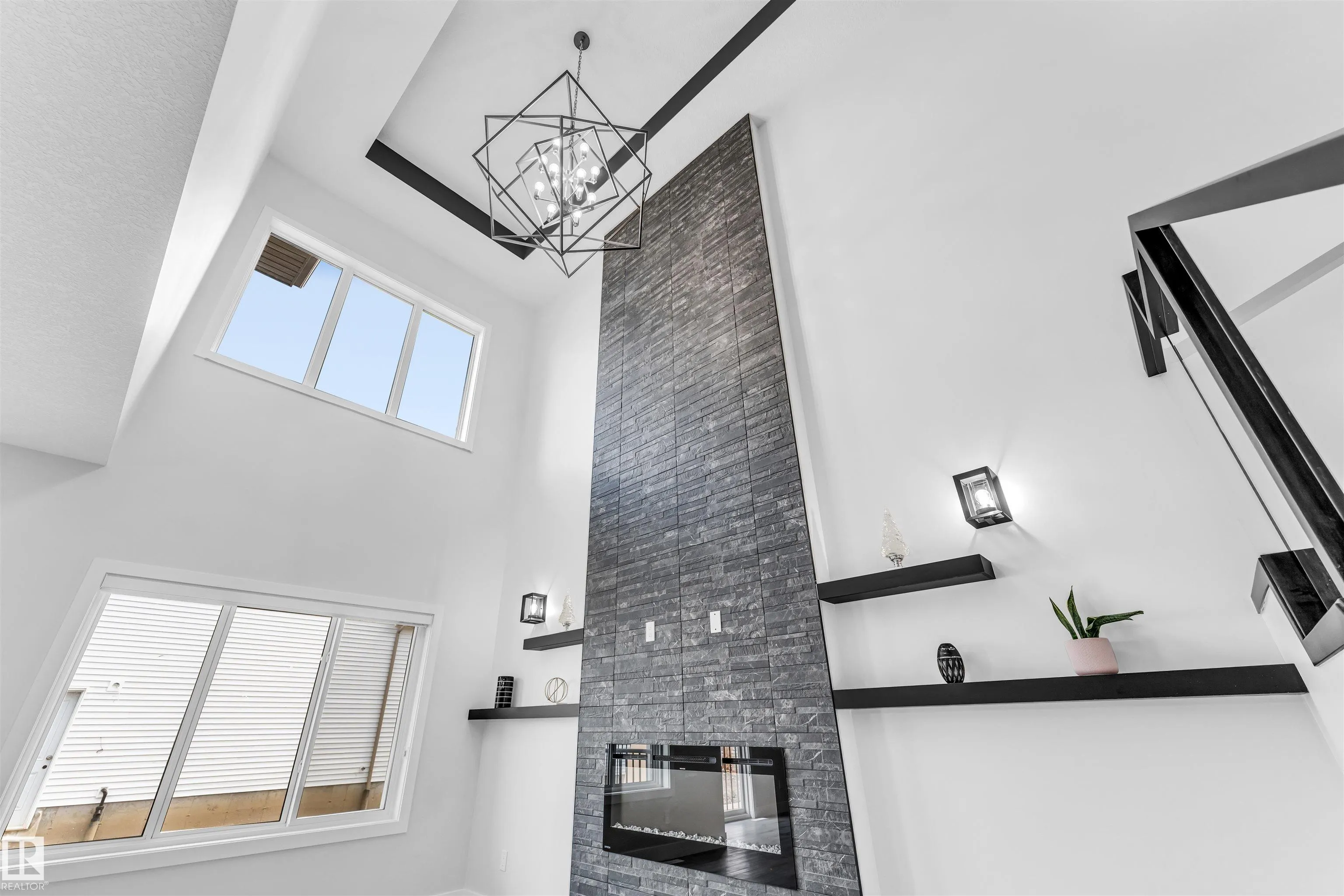 11 SOUTHBRIDGE CRT