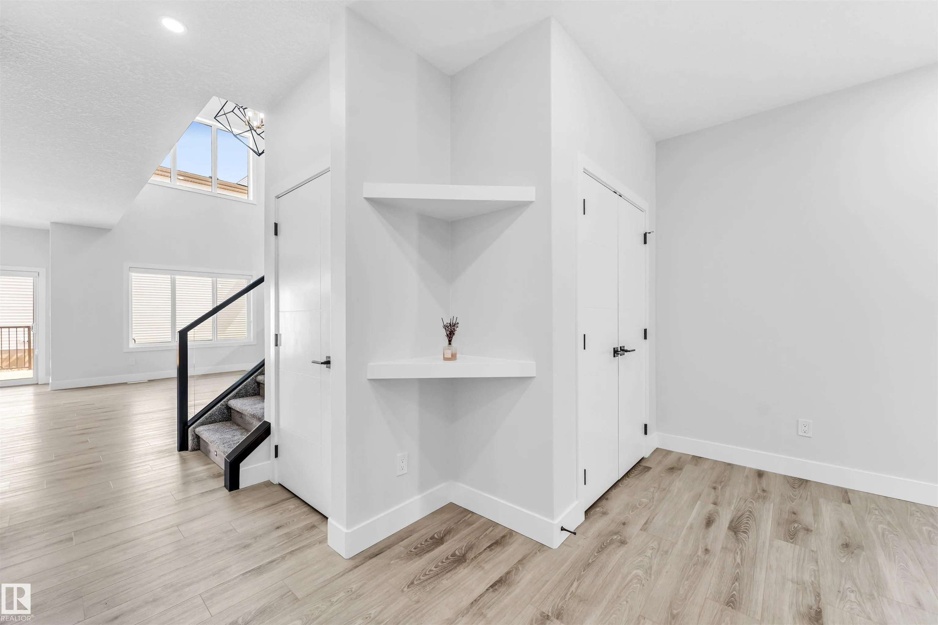 11 SOUTHBRIDGE CRT