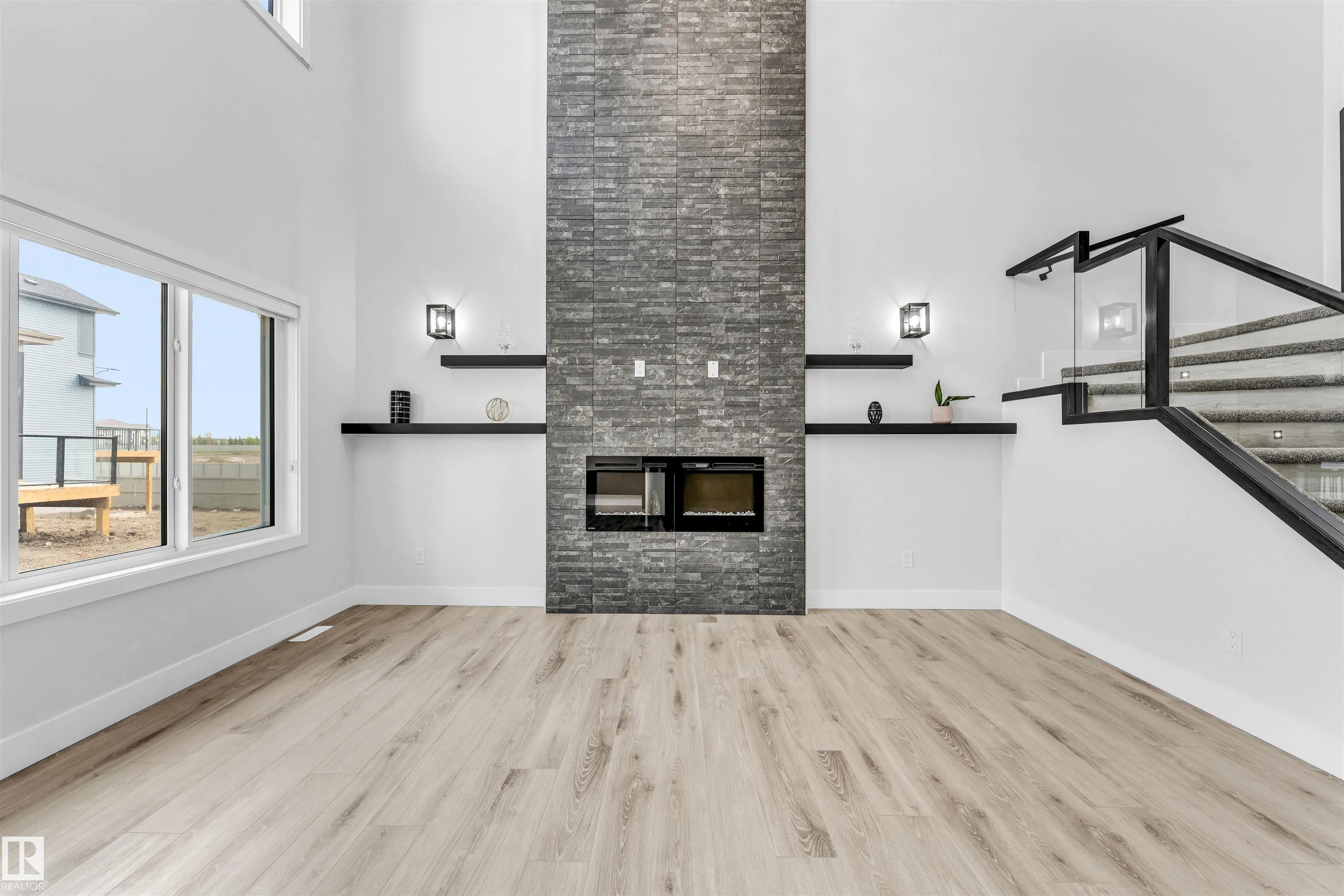 11 SOUTHBRIDGE CRT