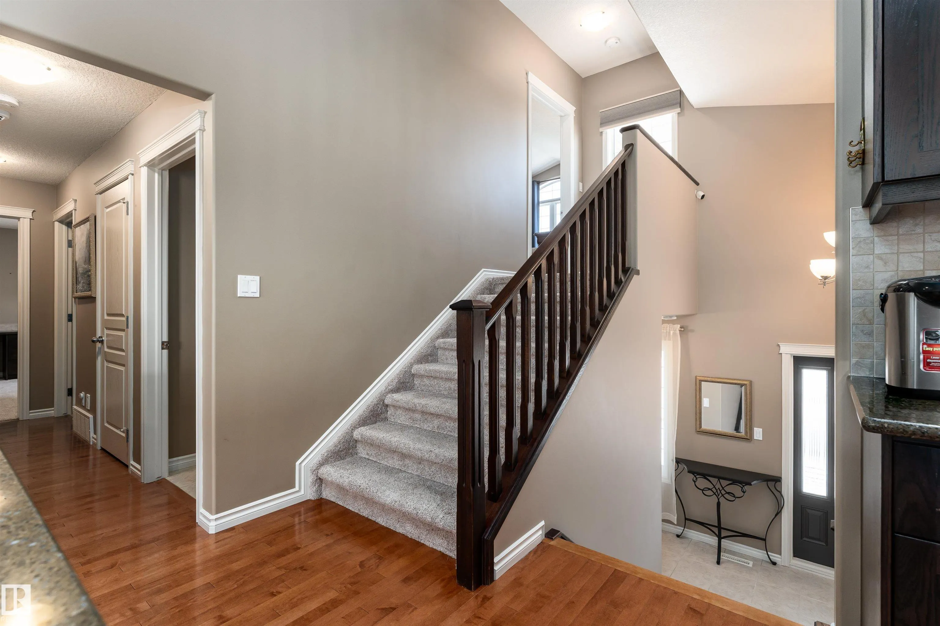 4206 TRIOMPHE Point(e)