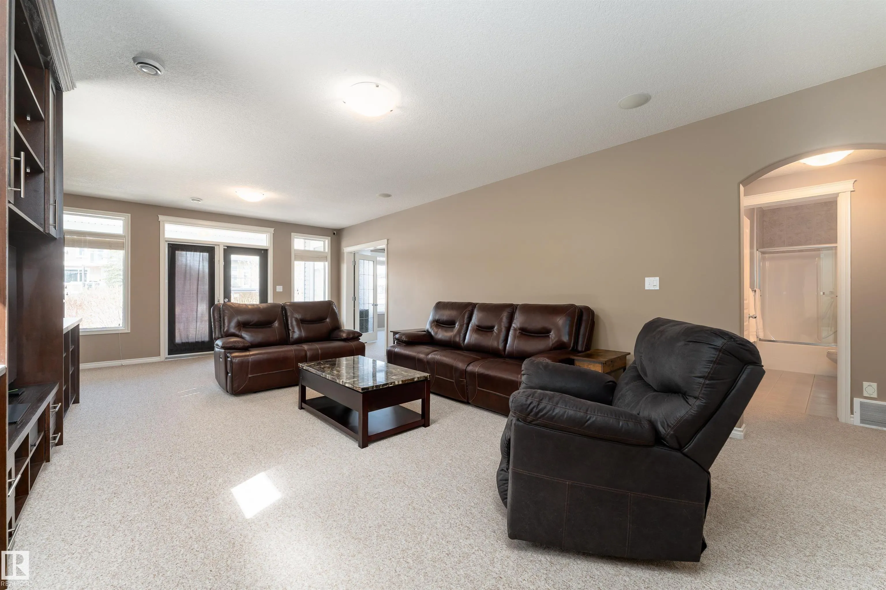 4206 TRIOMPHE Point(e)