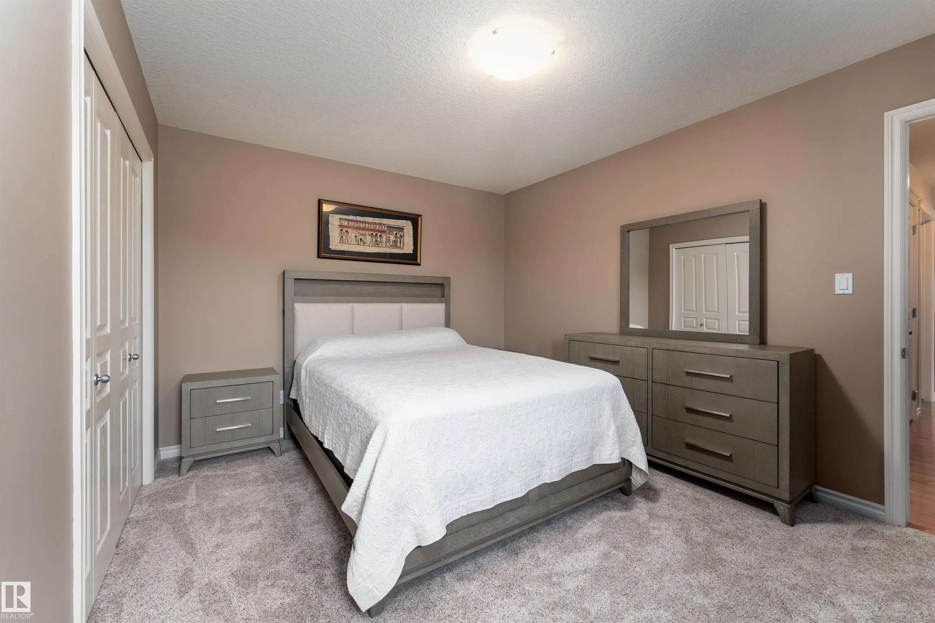 4206 TRIOMPHE Point(e)