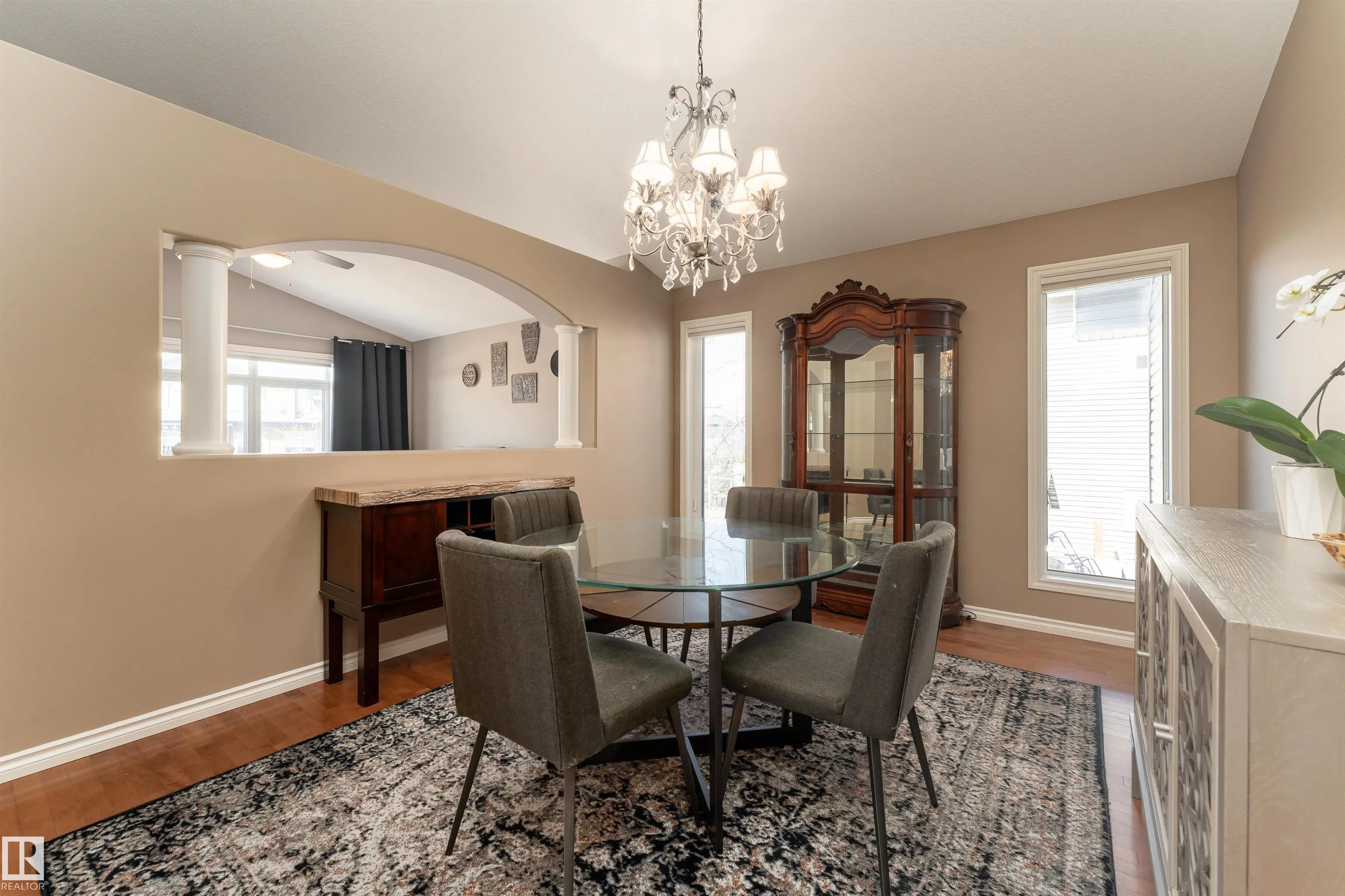 4206 TRIOMPHE Point(e)