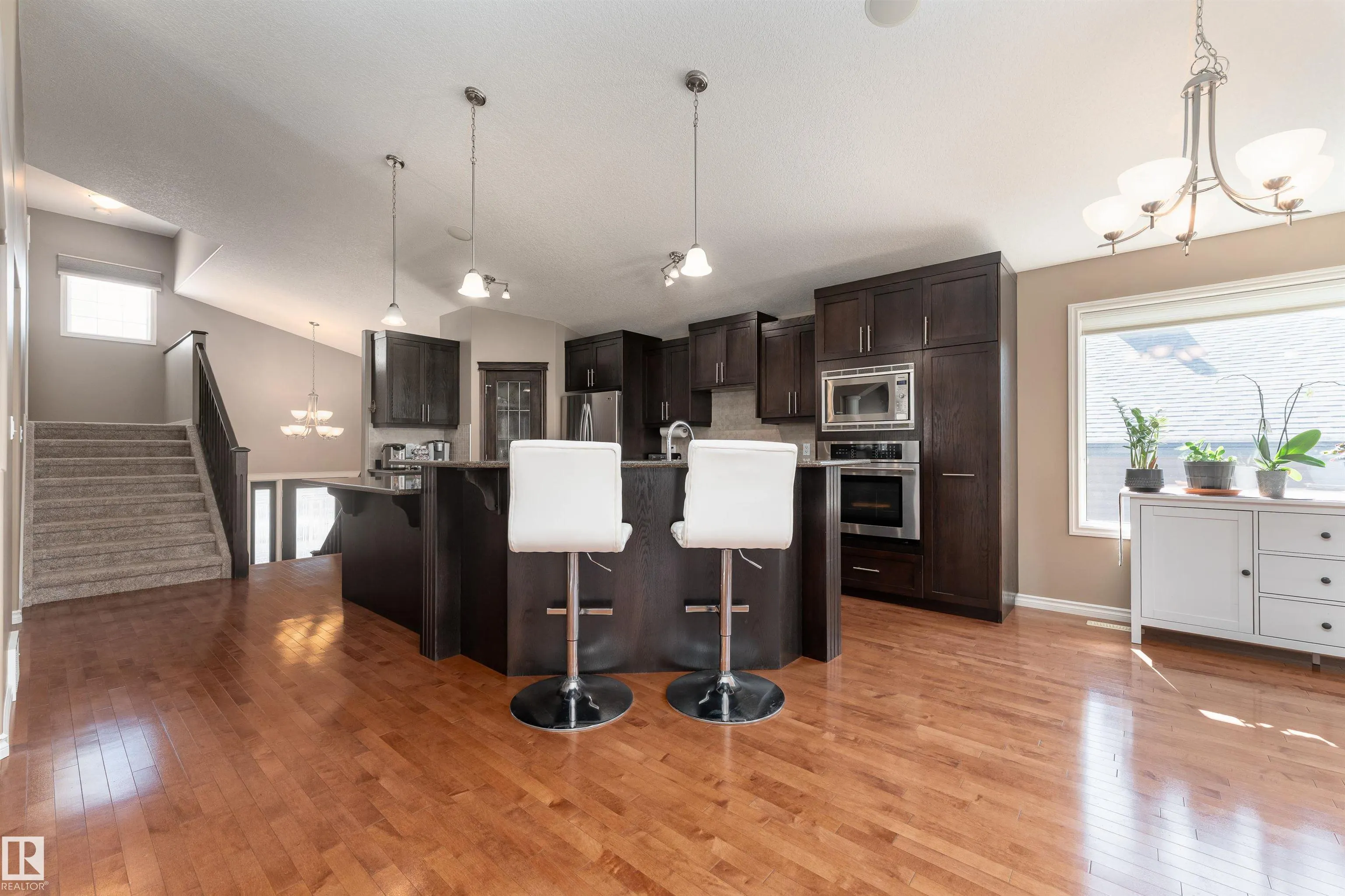 4206 TRIOMPHE Point(e)