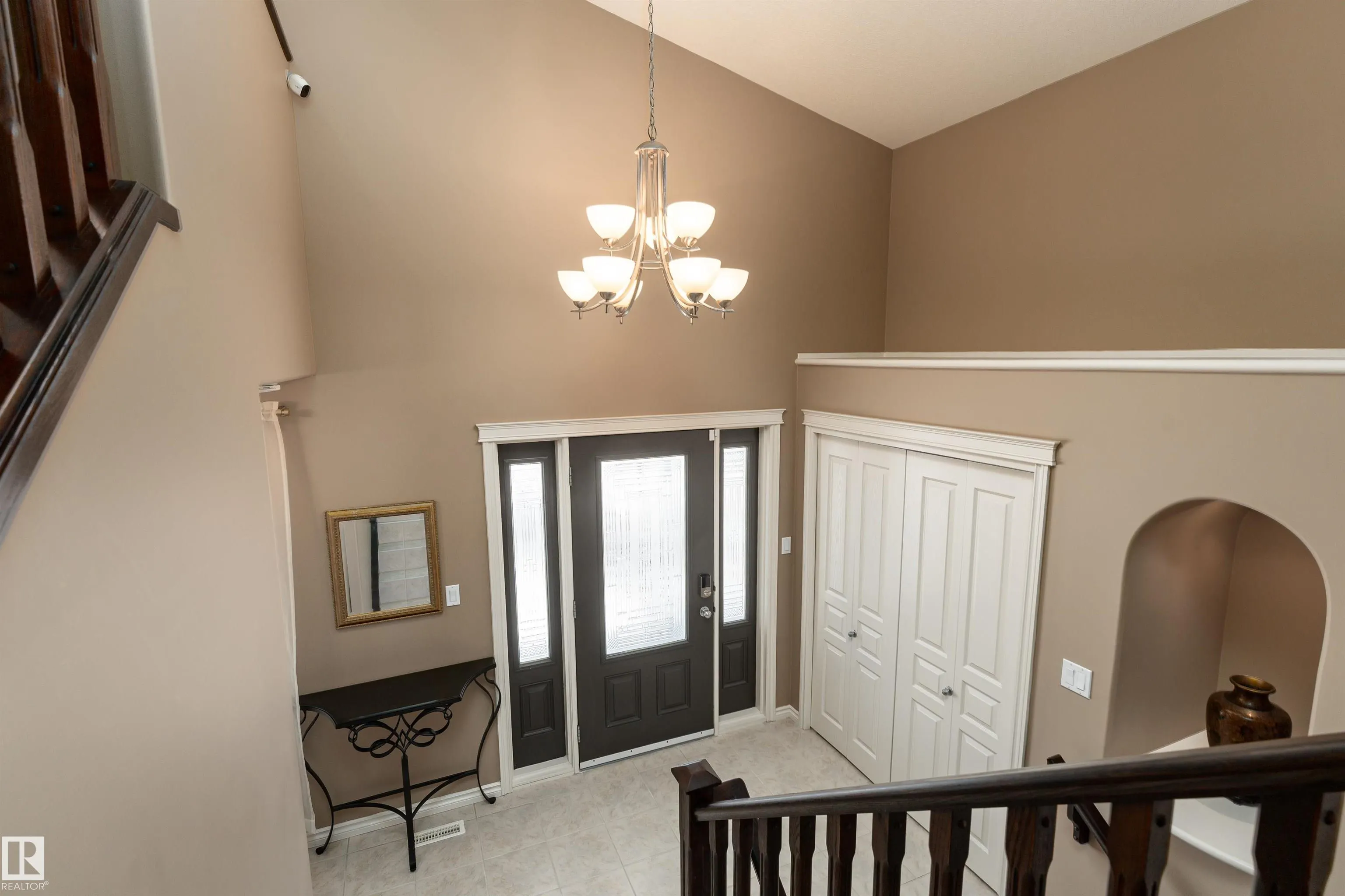 4206 TRIOMPHE Point(e)