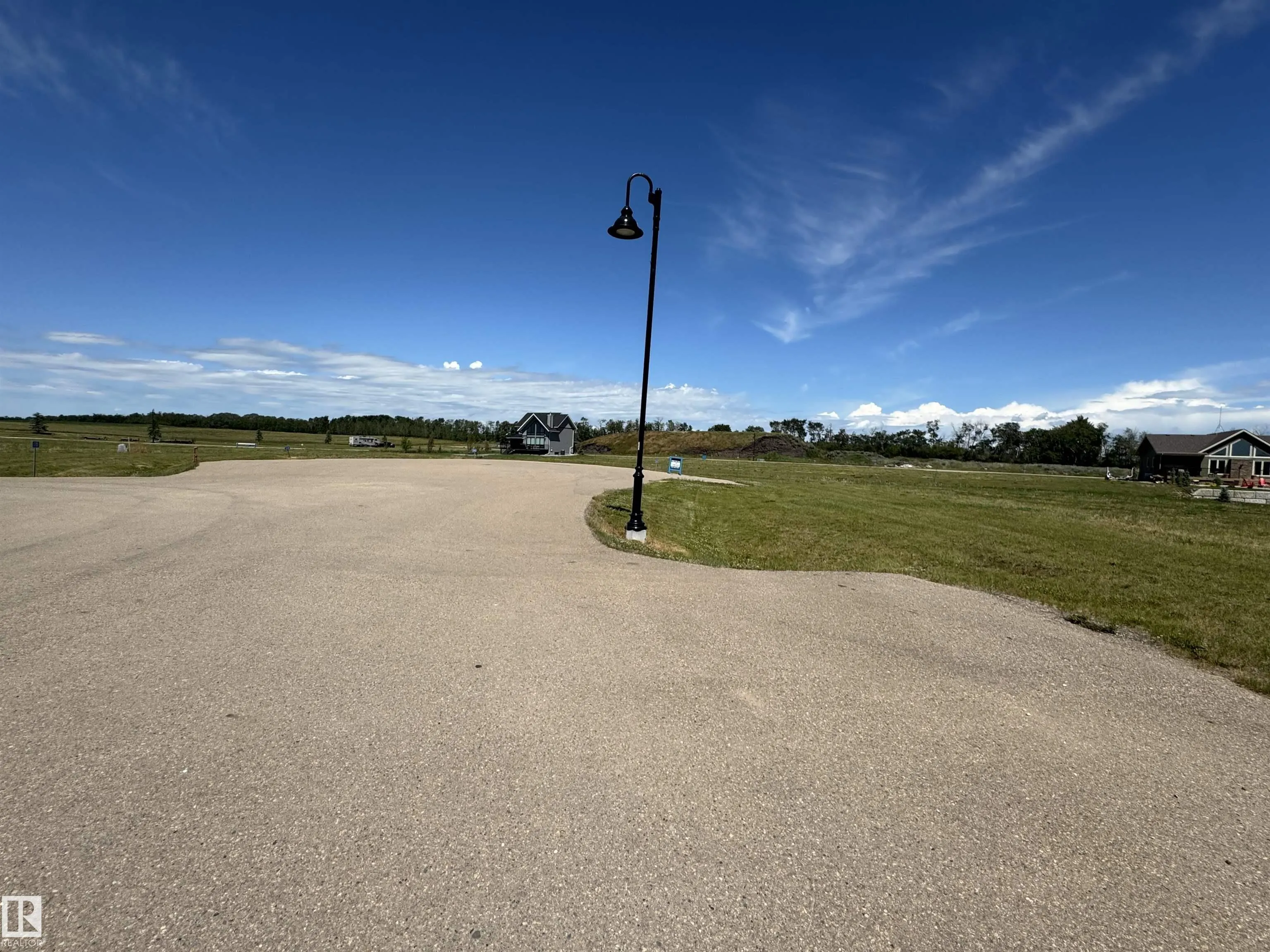 158 Lakeshore Close