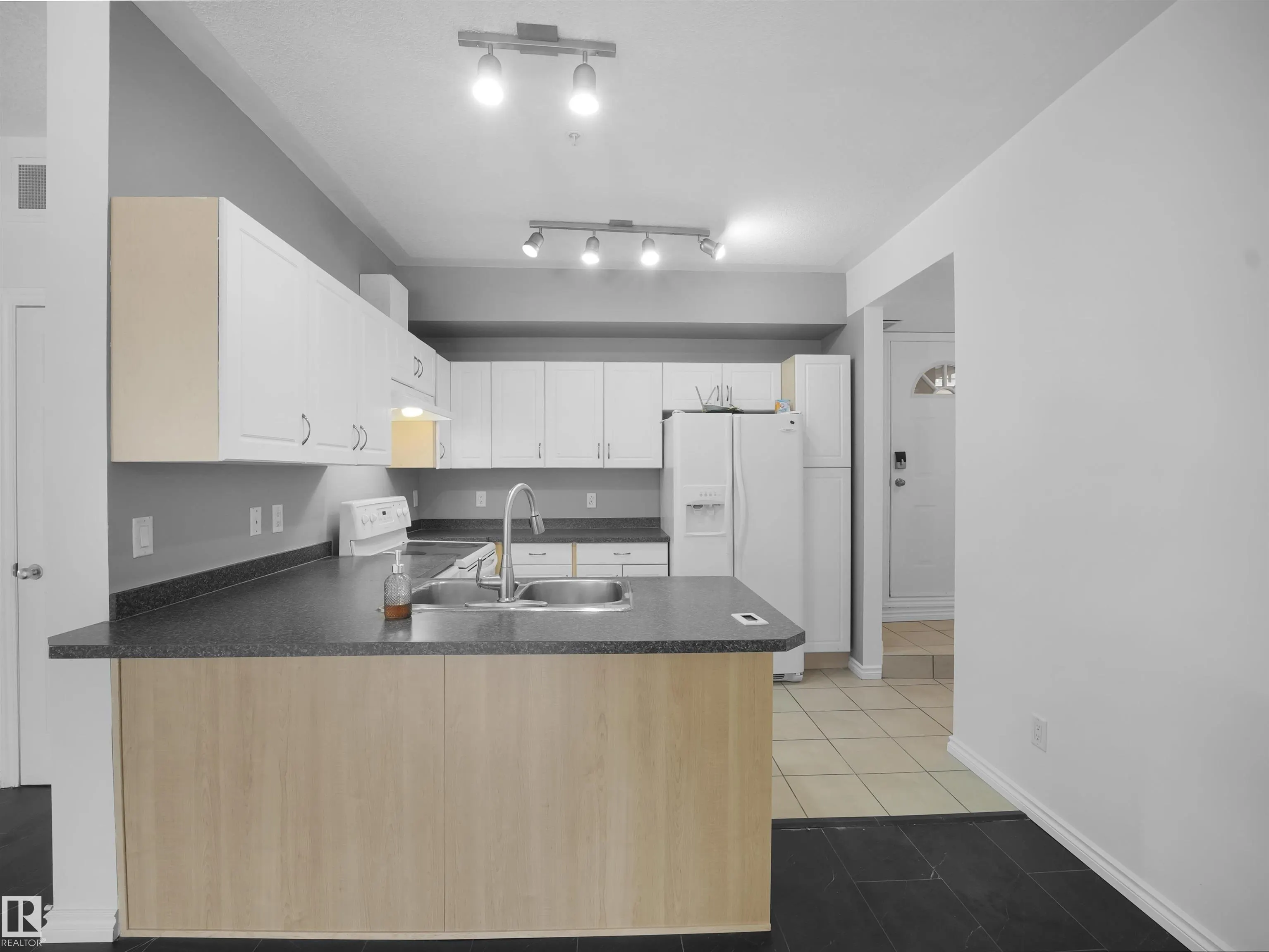 10606 102 Avenue