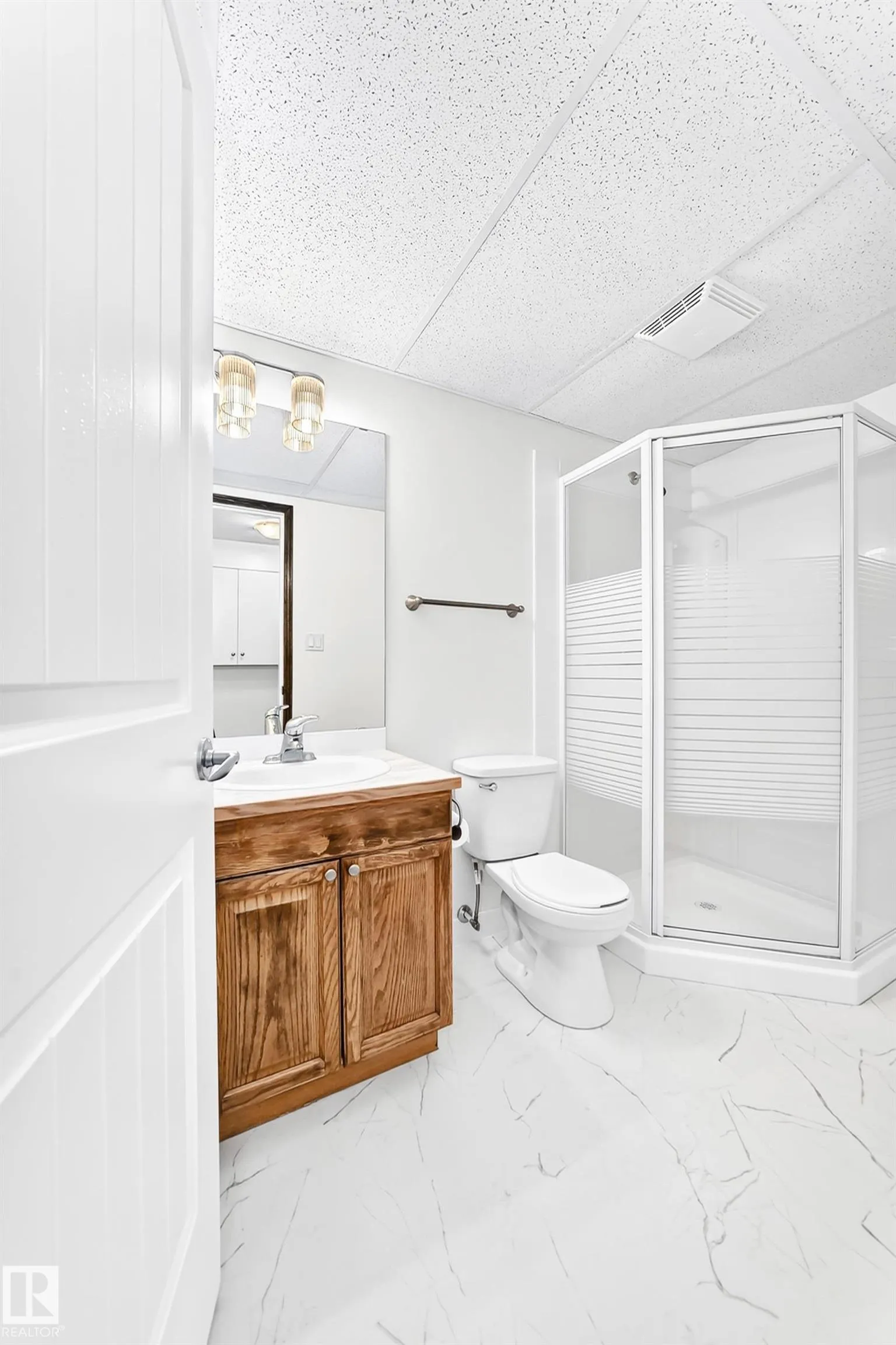 686 KANANASKIS Drive