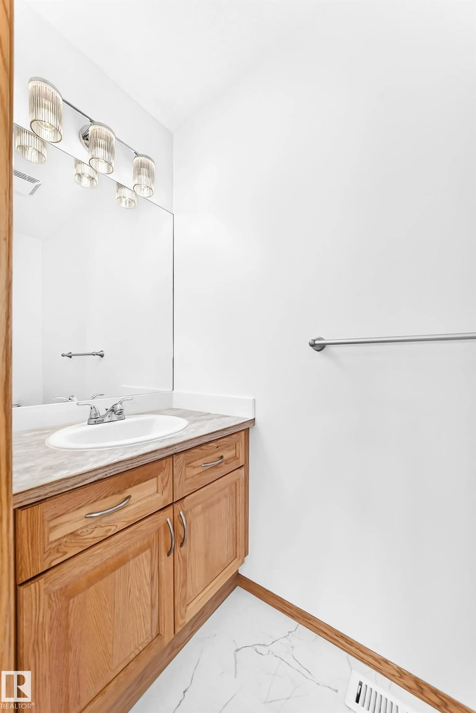 686 KANANASKIS Drive