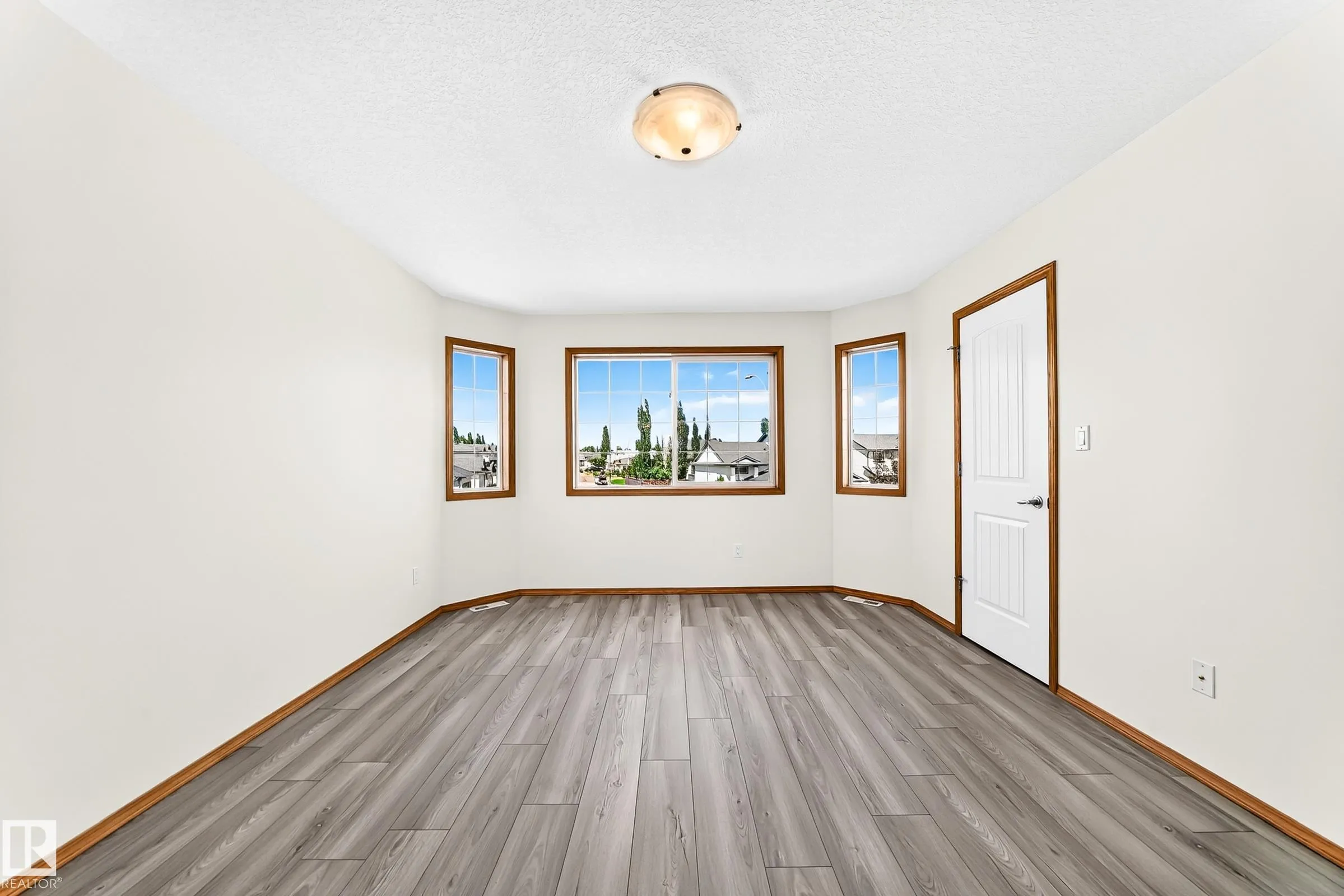 686 KANANASKIS Drive