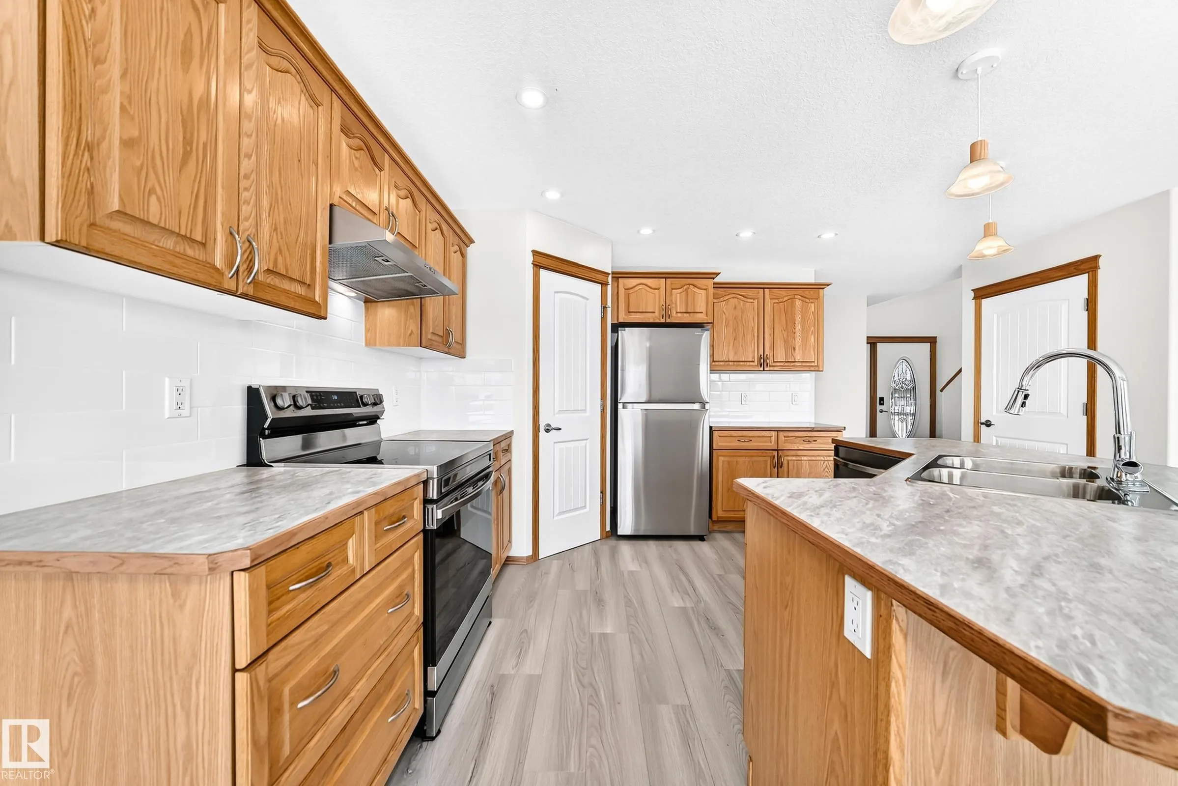 686 KANANASKIS Drive