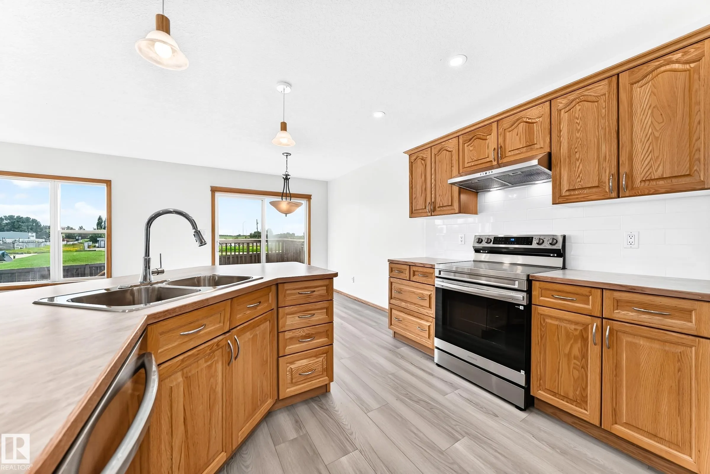 686 KANANASKIS Drive