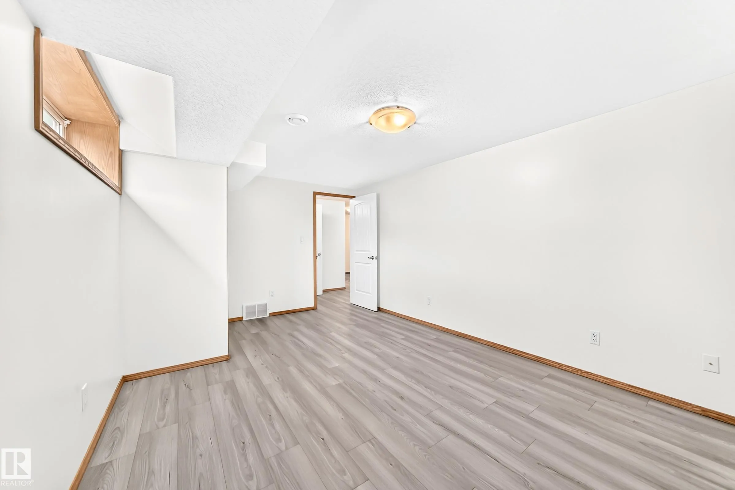 686 KANANASKIS Drive
