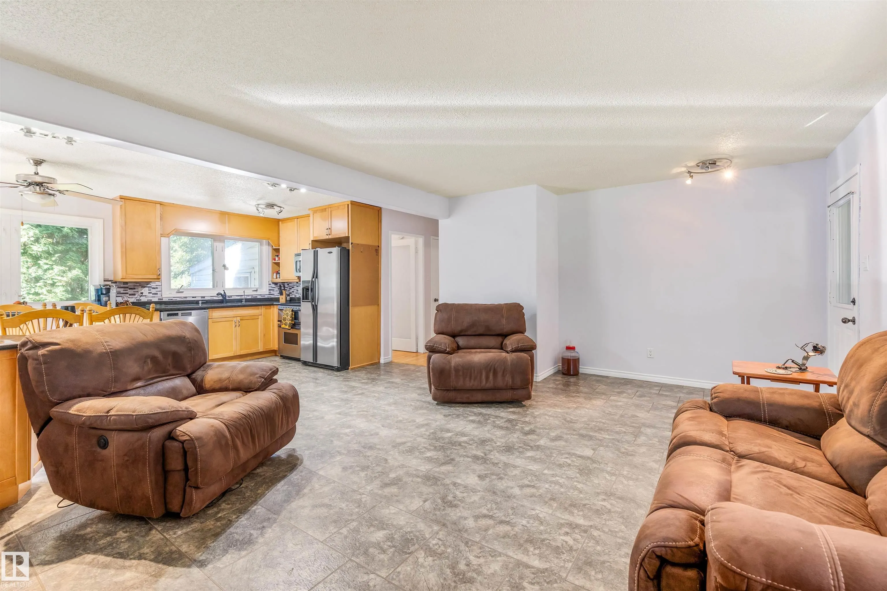1700 LAKESIDE Drive
