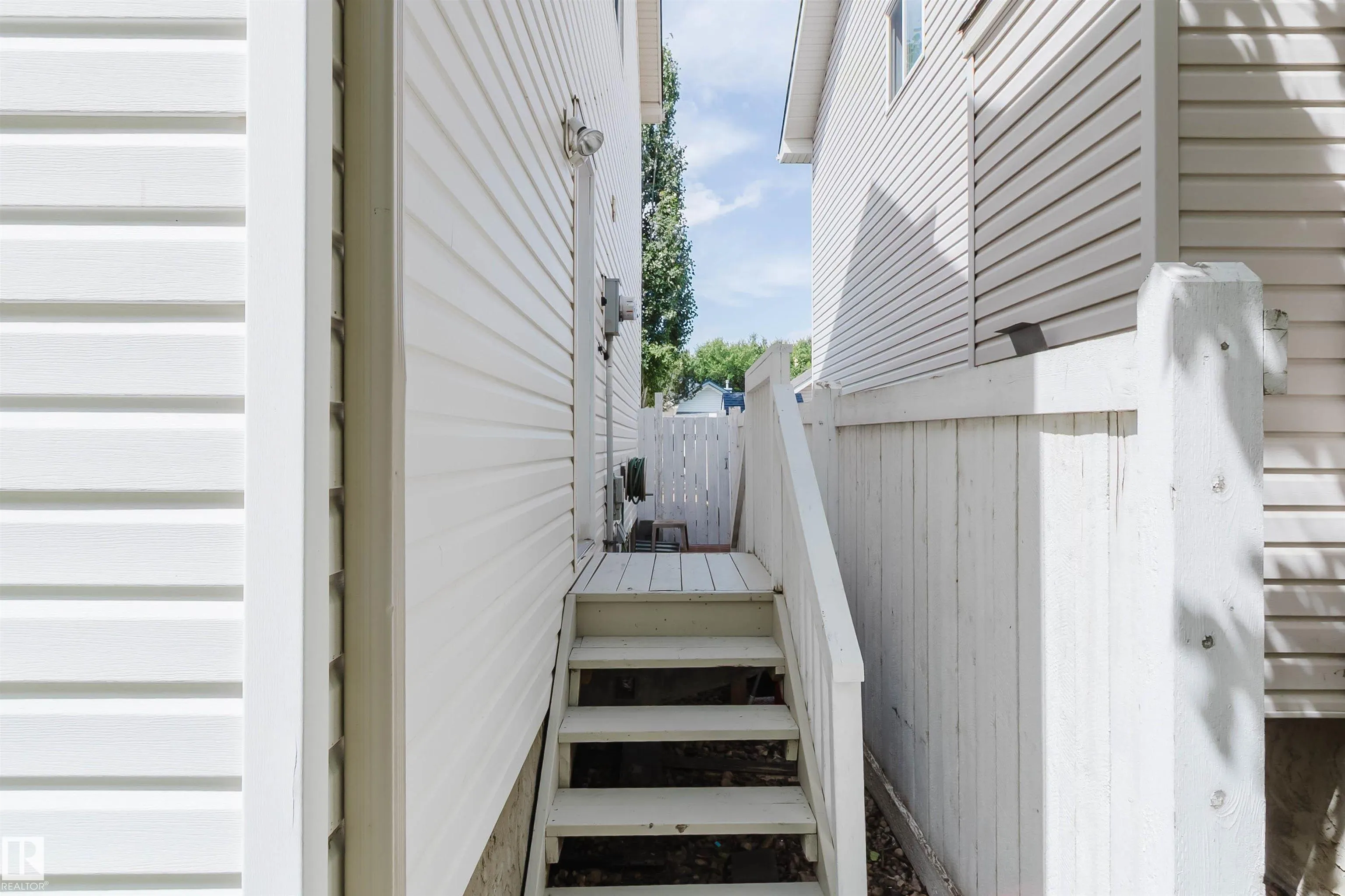 1686 TOMPKINS Wynd