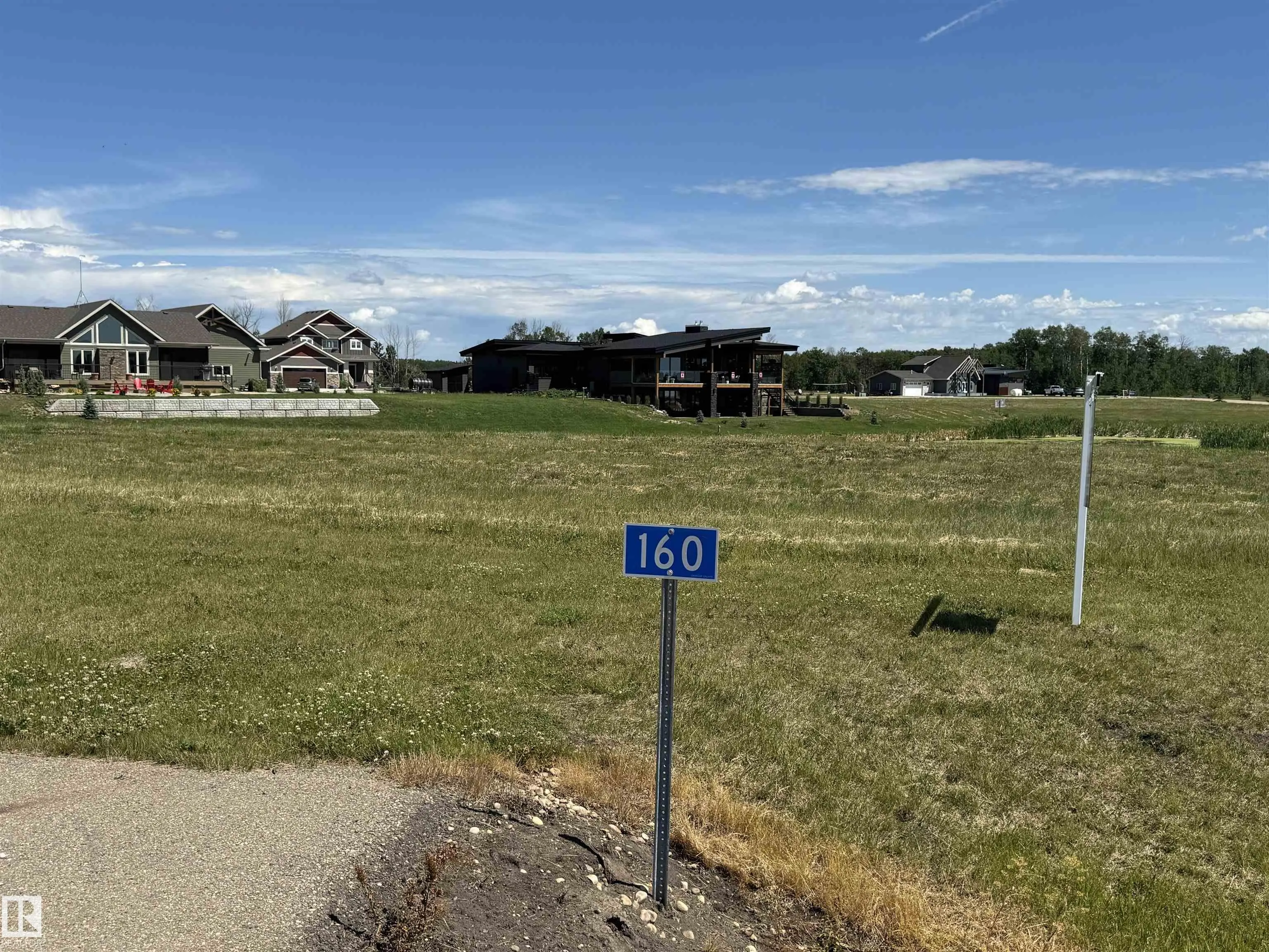 160 Lakeshore Close