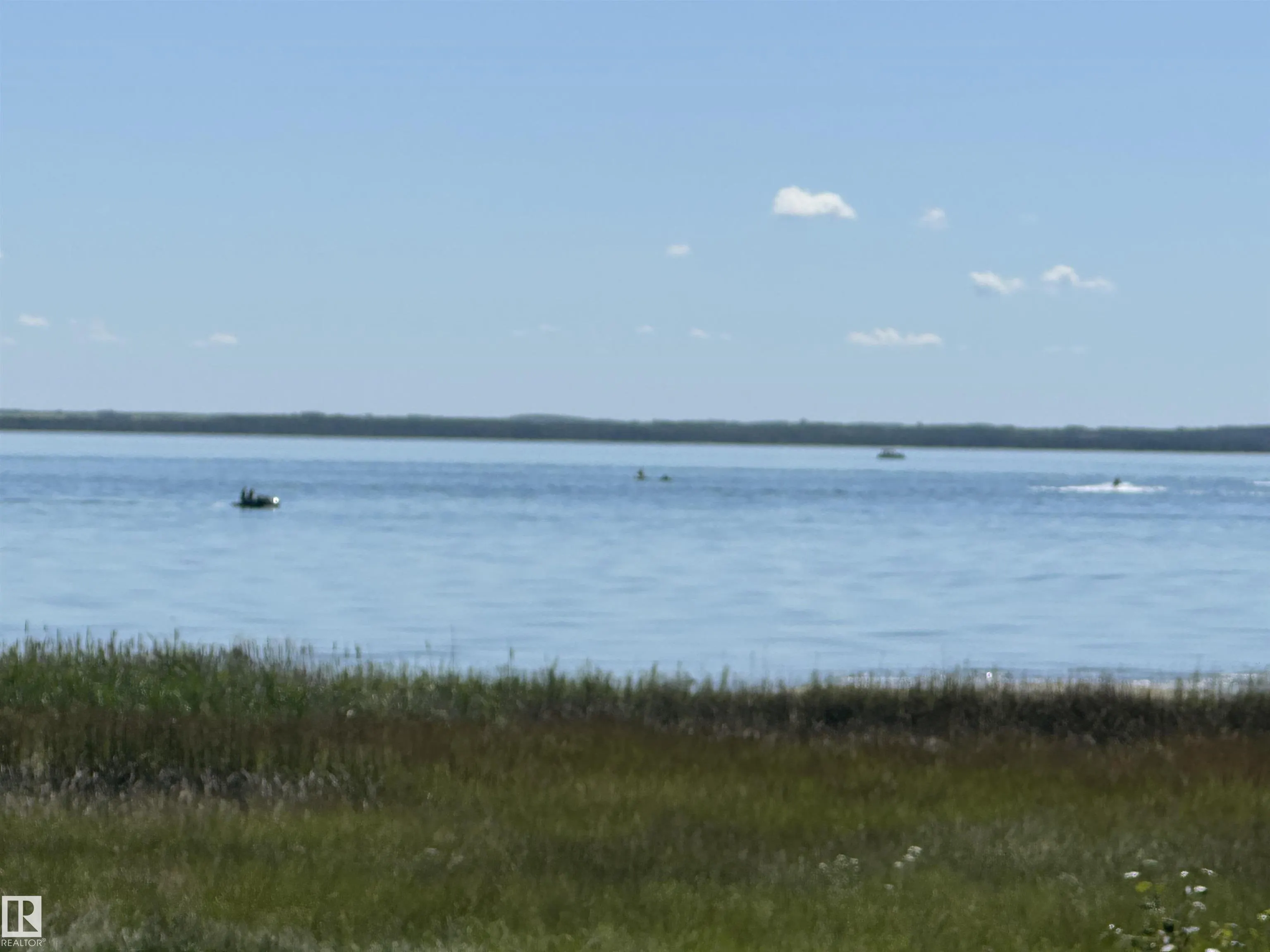 160 Lakeshore Close