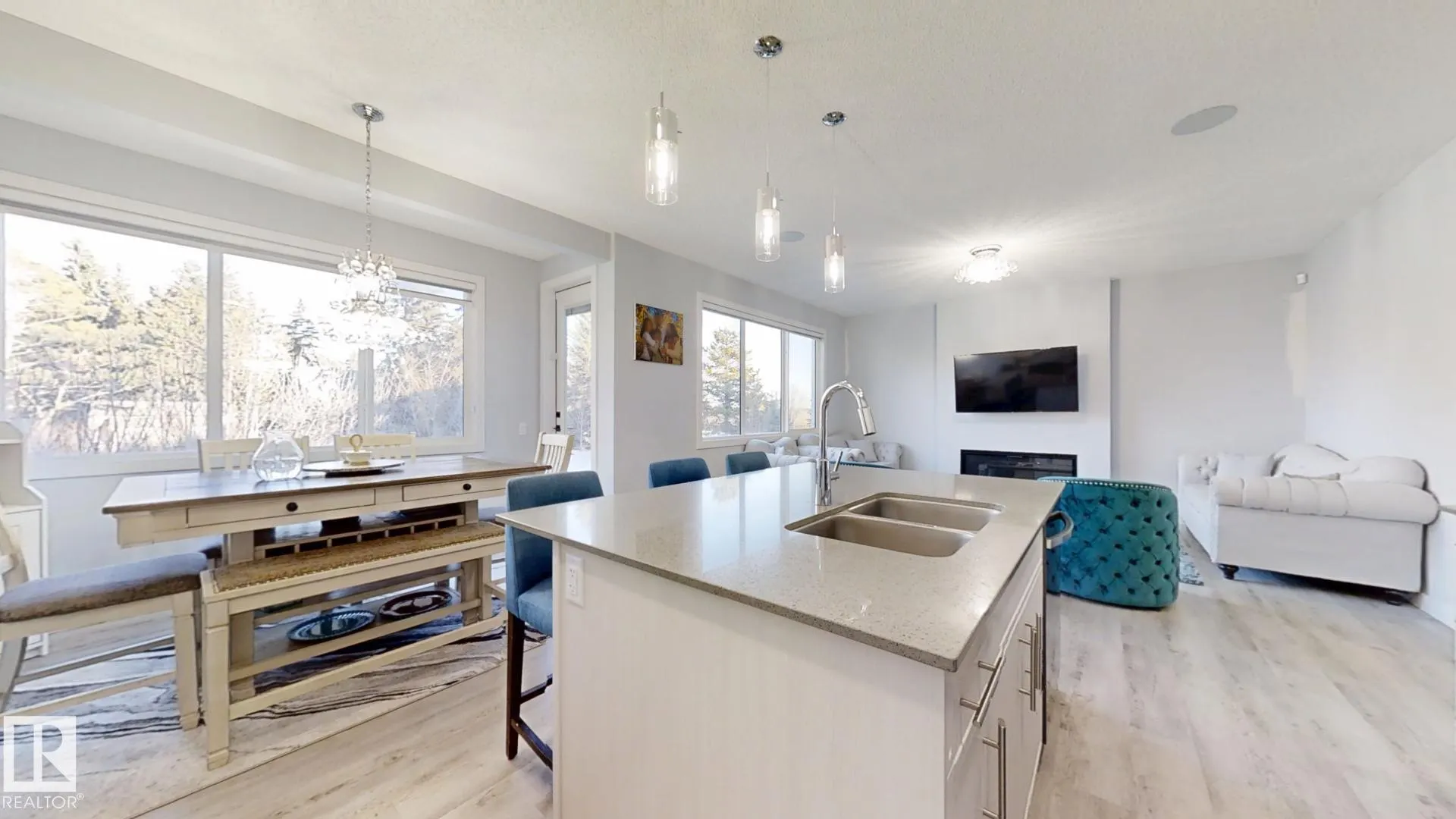 215 GLENRIDDING RAVINE Road