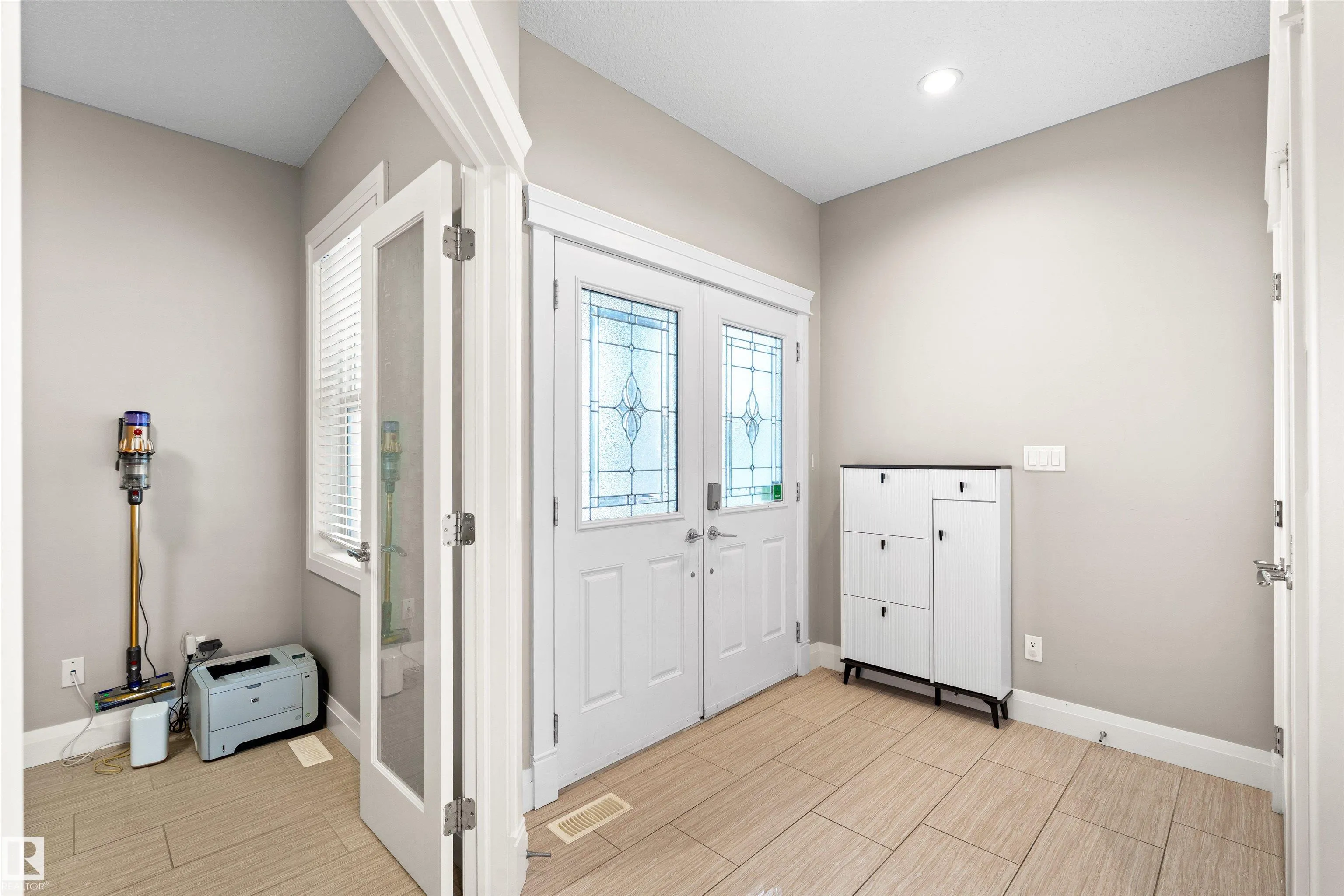 3807 CLAXTON Close