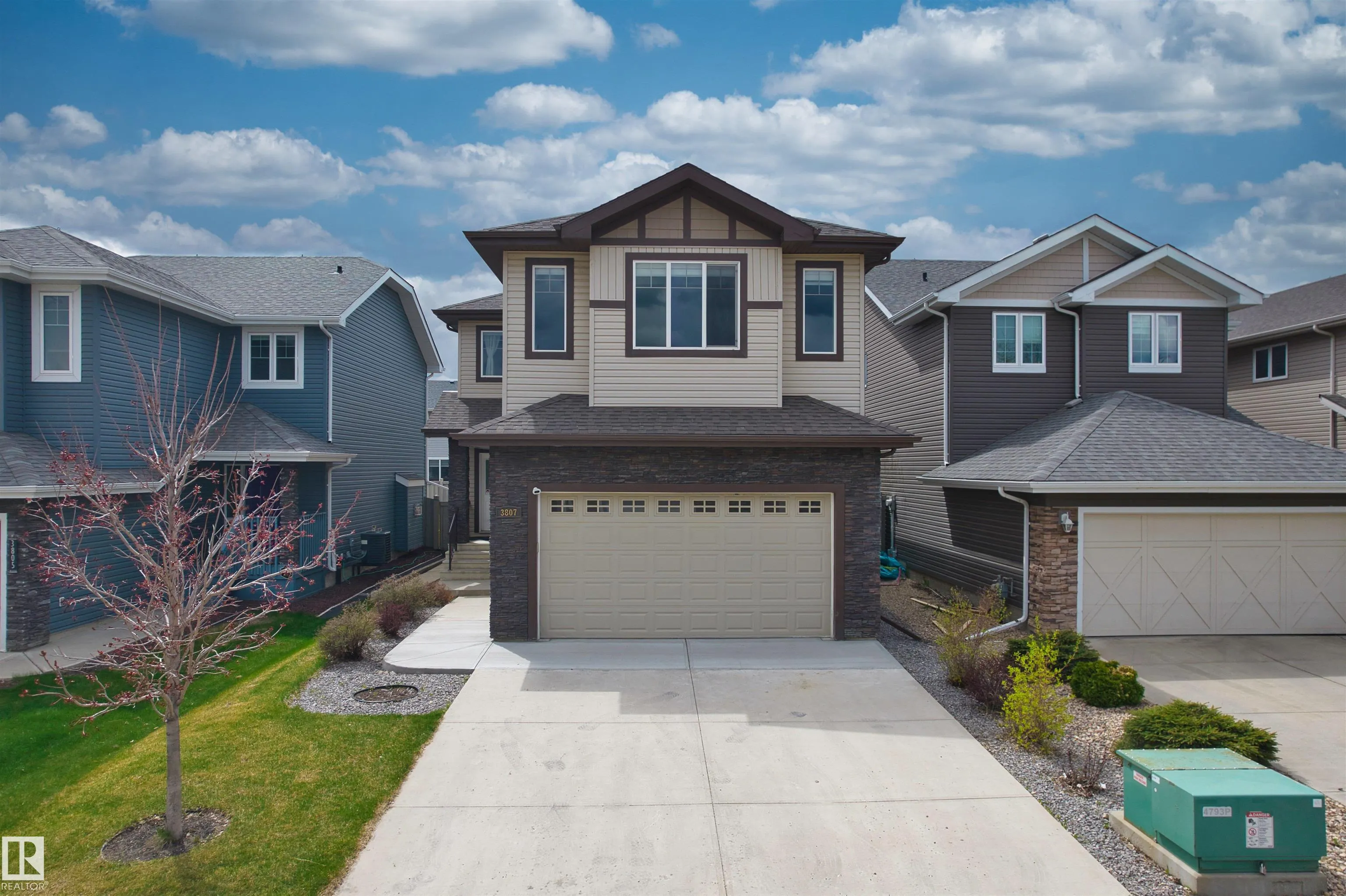 3807 CLAXTON Close