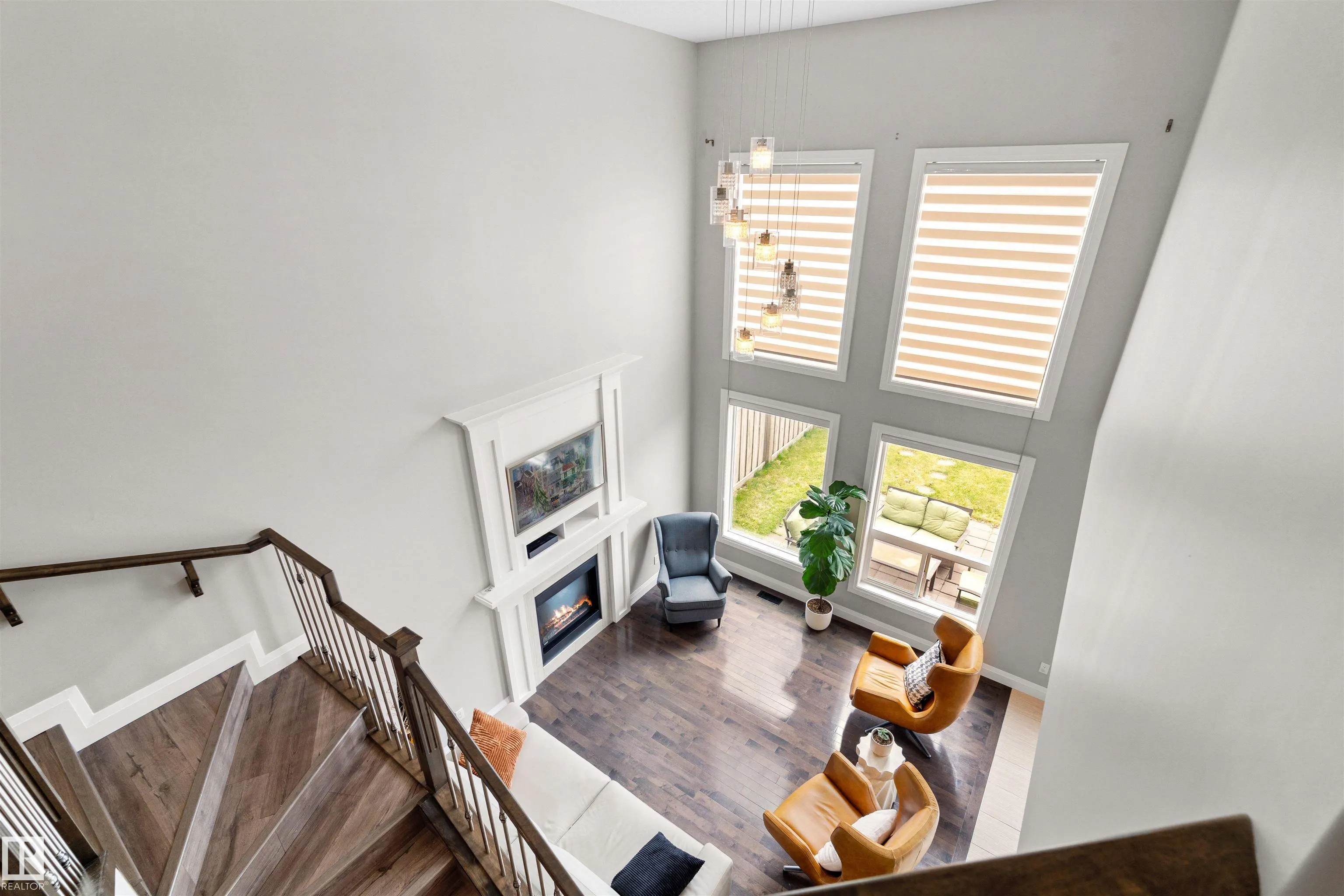 3807 CLAXTON Close