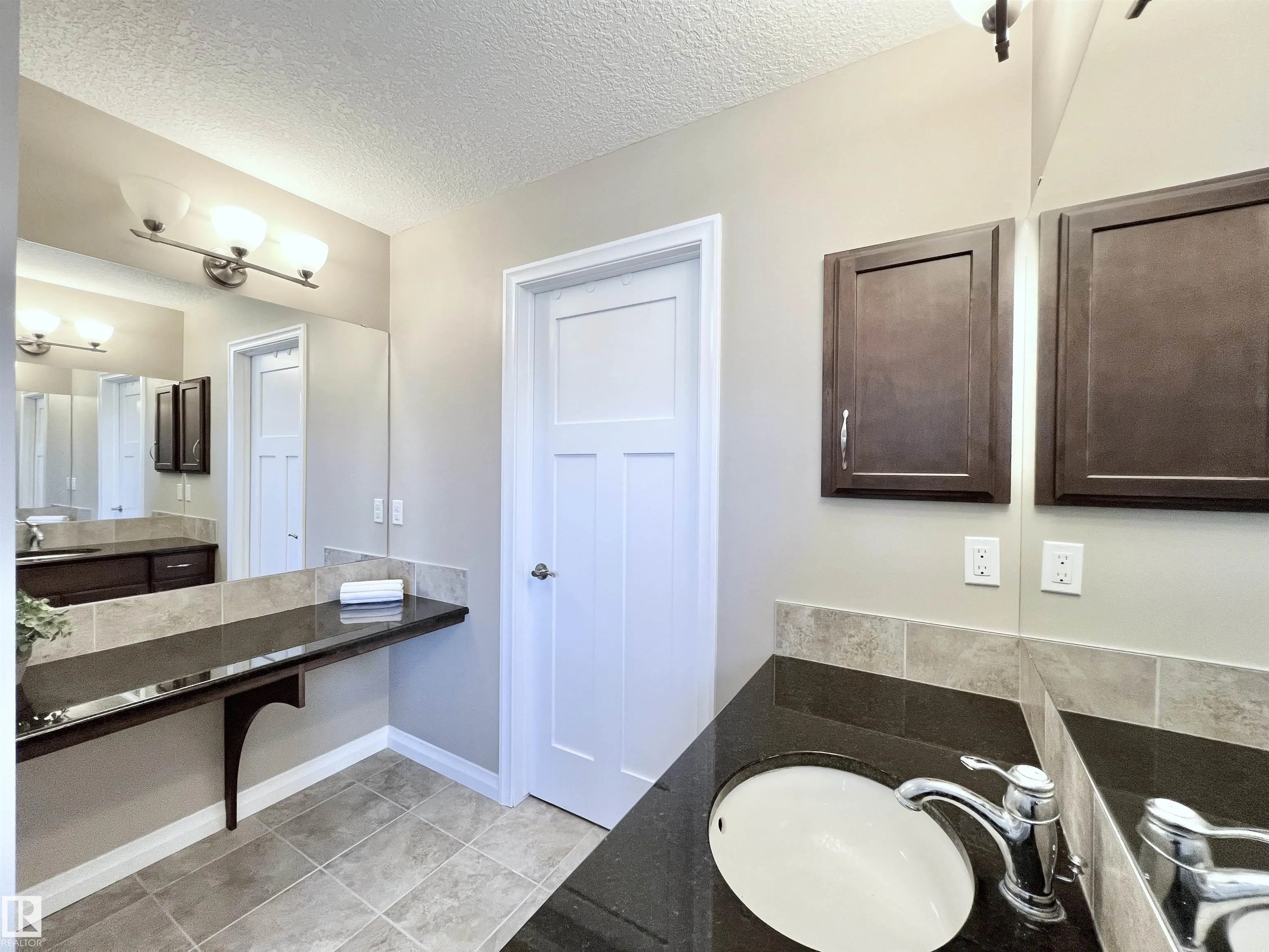 3244 ABBOTT Crescent