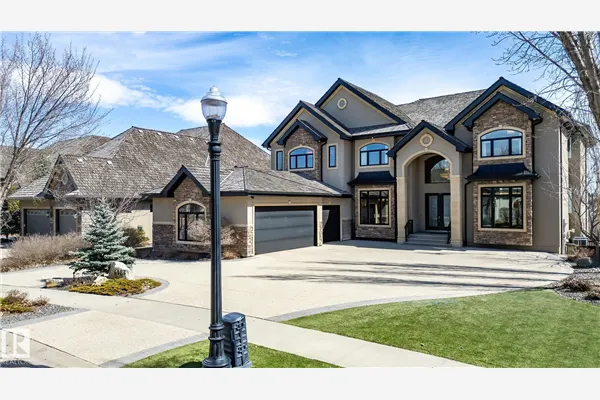 1413 WOODWARD Crescent