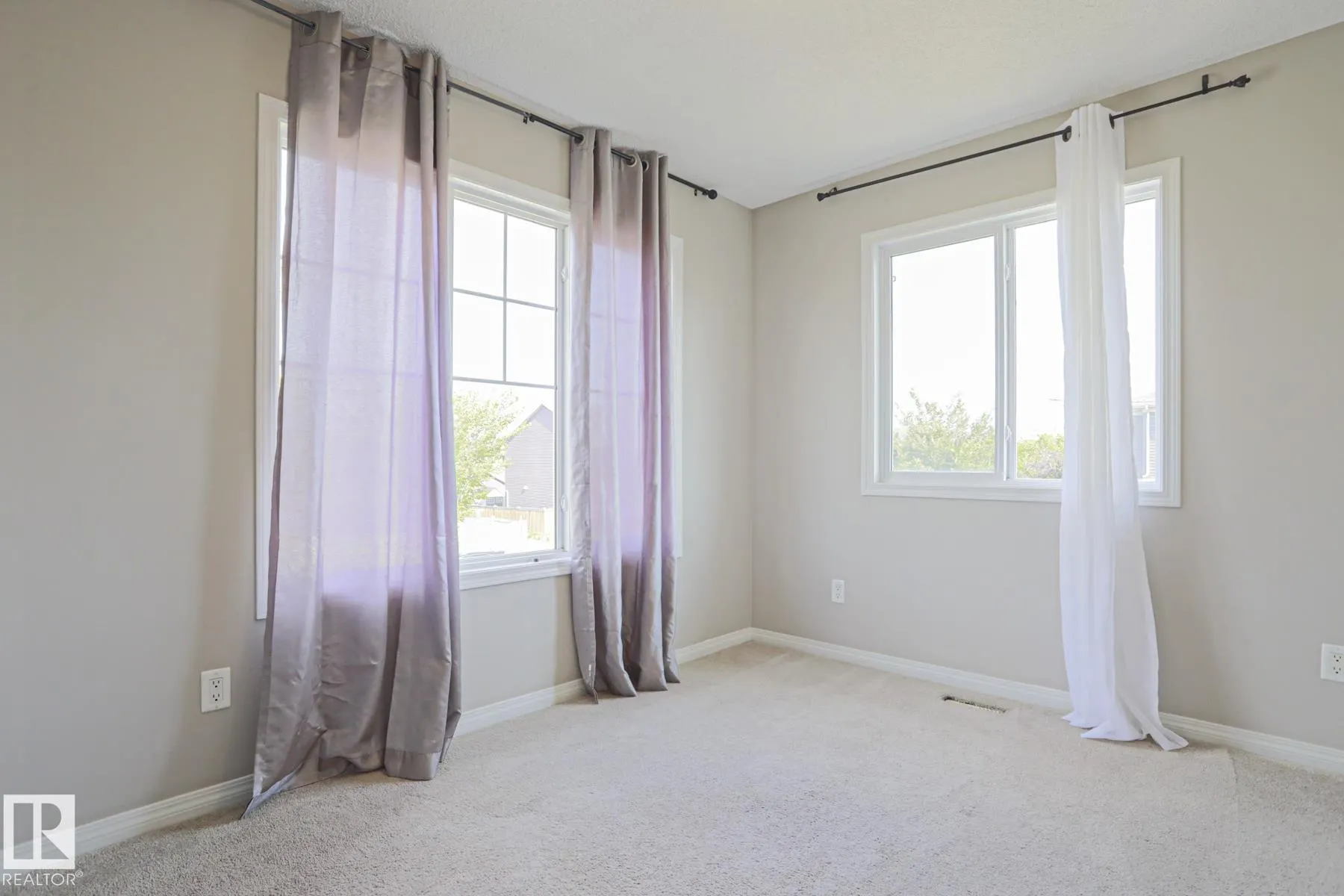489 ORCHARDS Boulevard