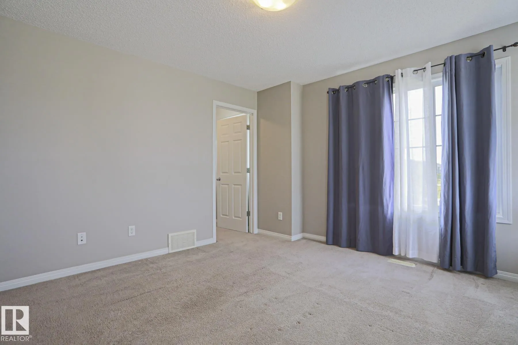 489 ORCHARDS Boulevard