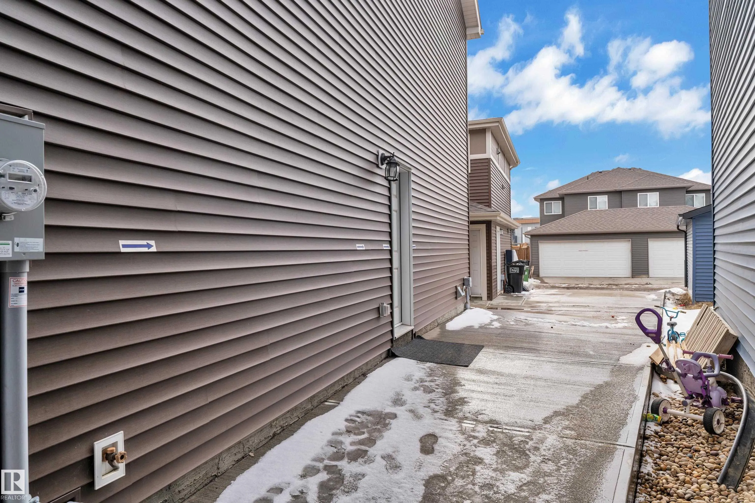 1645 PLUM CIRCLE Circle