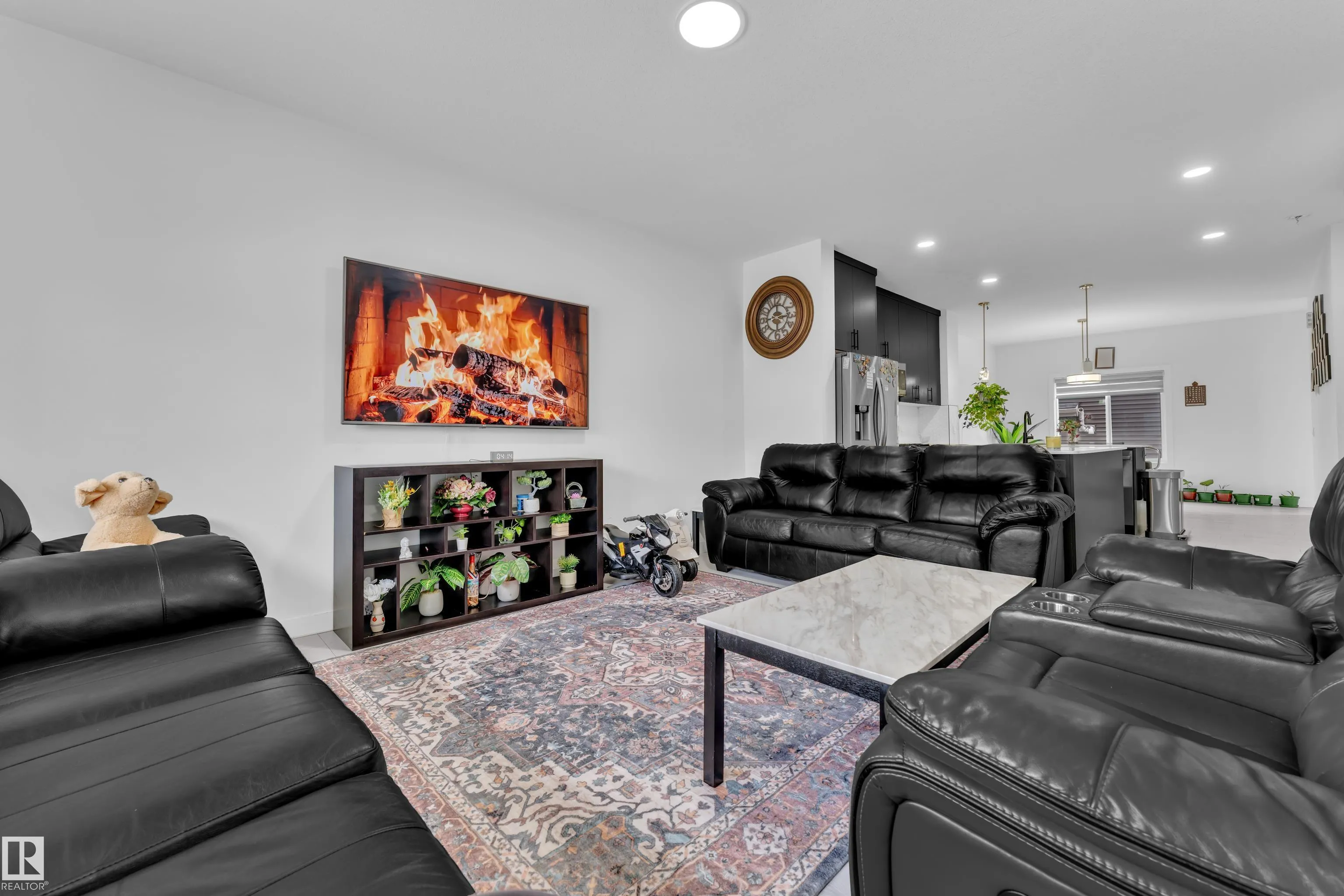 1645 PLUM CIRCLE Circle
