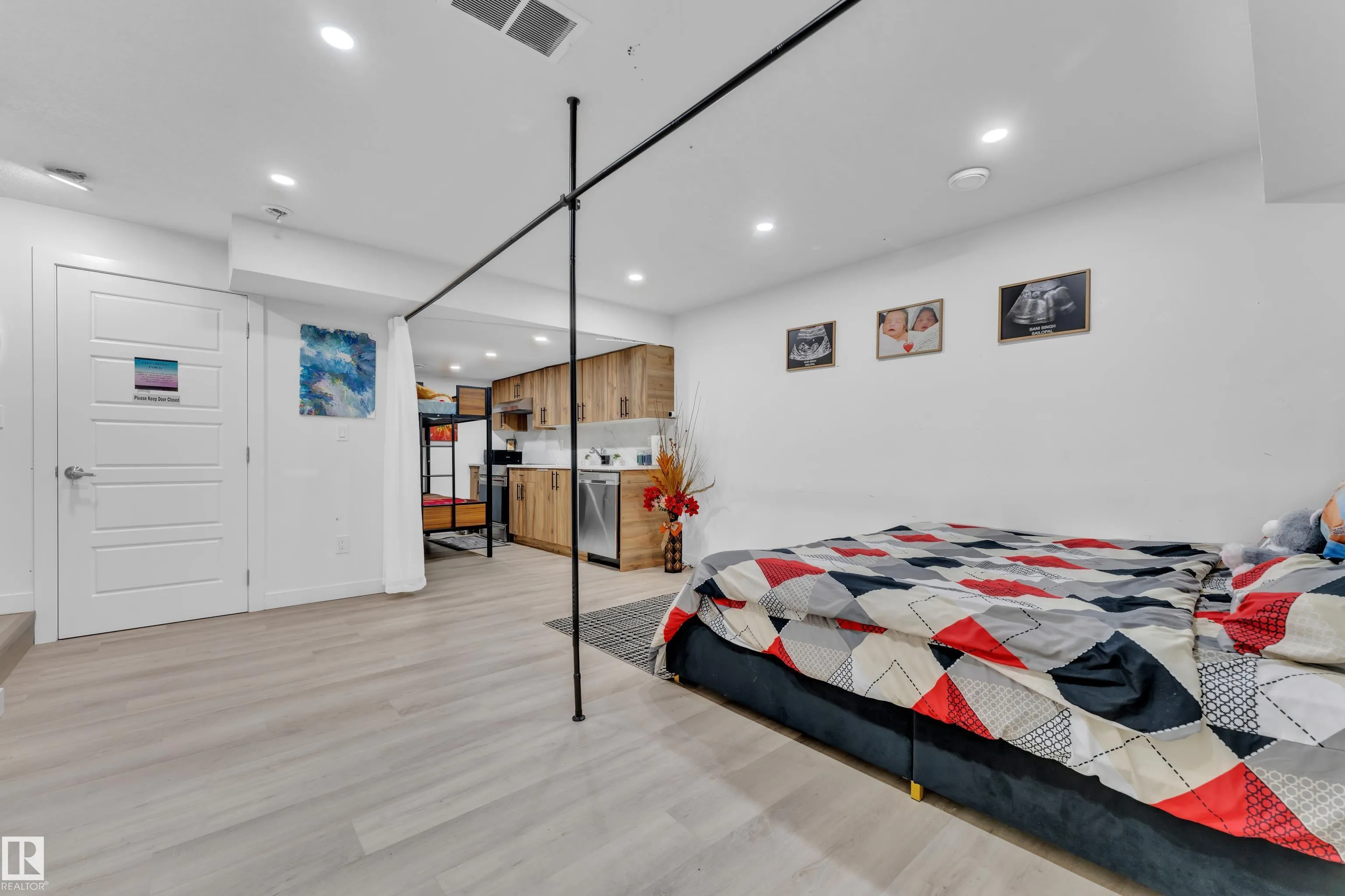 1645 PLUM CIRCLE Circle