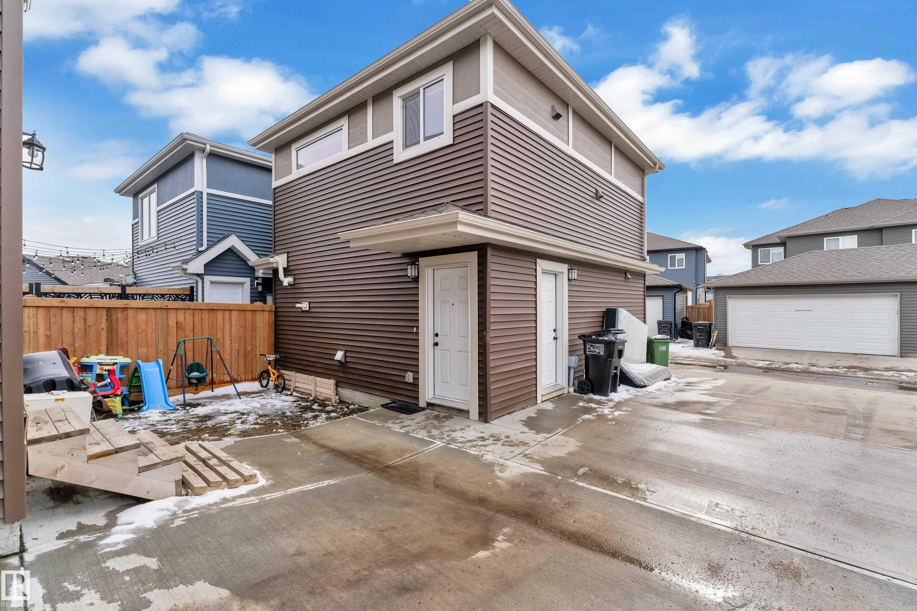 1645 PLUM CIRCLE Circle