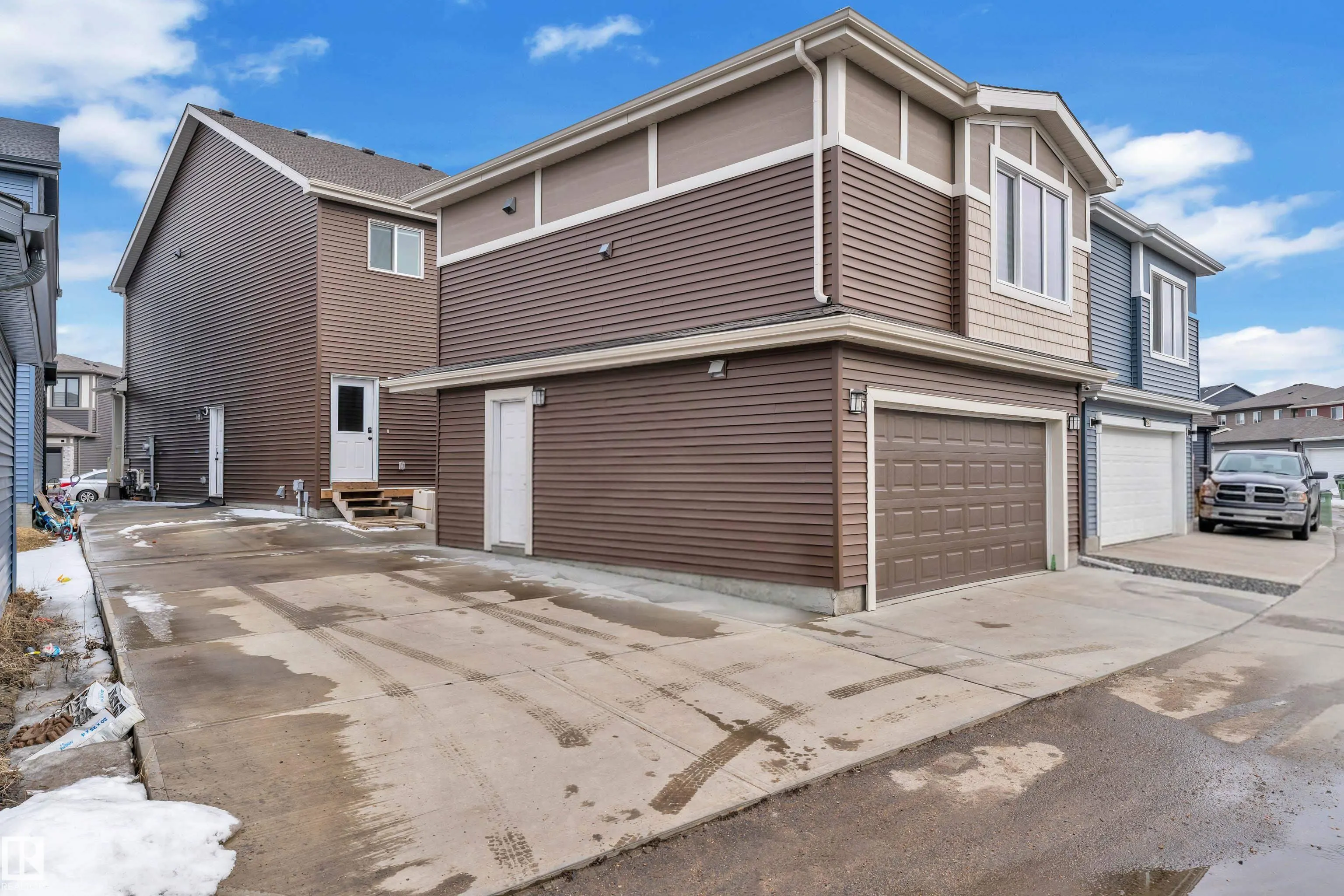 1645 PLUM CIRCLE Circle