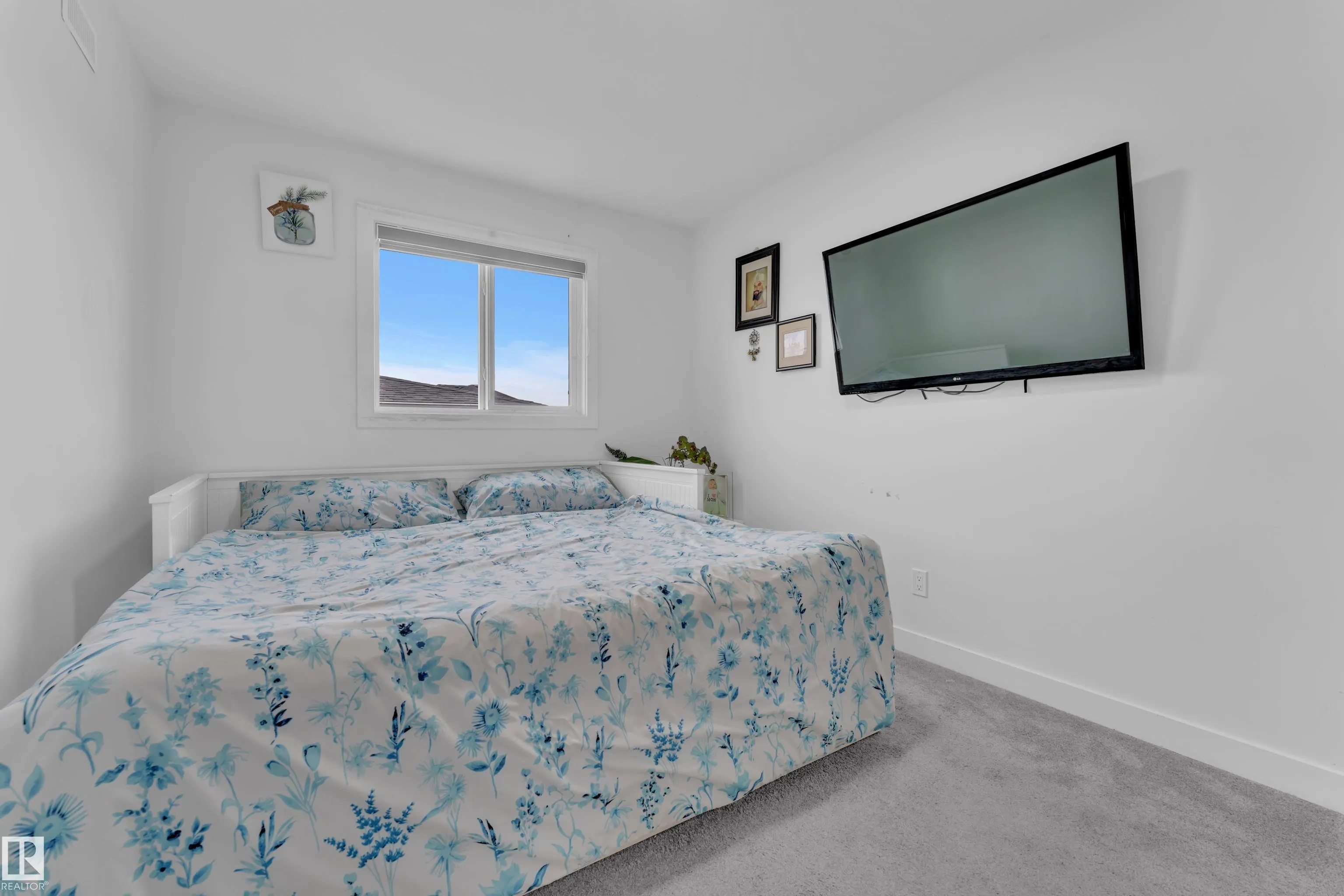 1645 PLUM CIRCLE Circle
