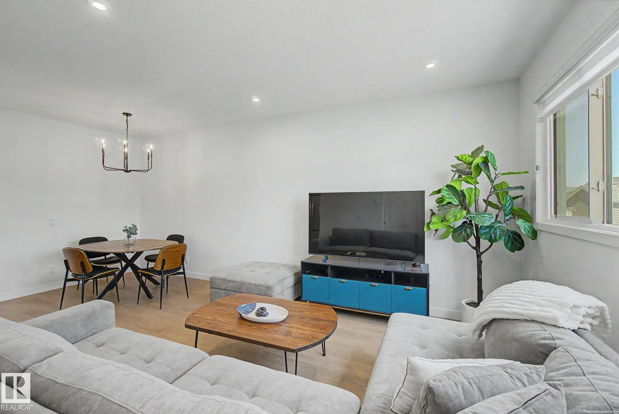 5745 HAWTHORN Common