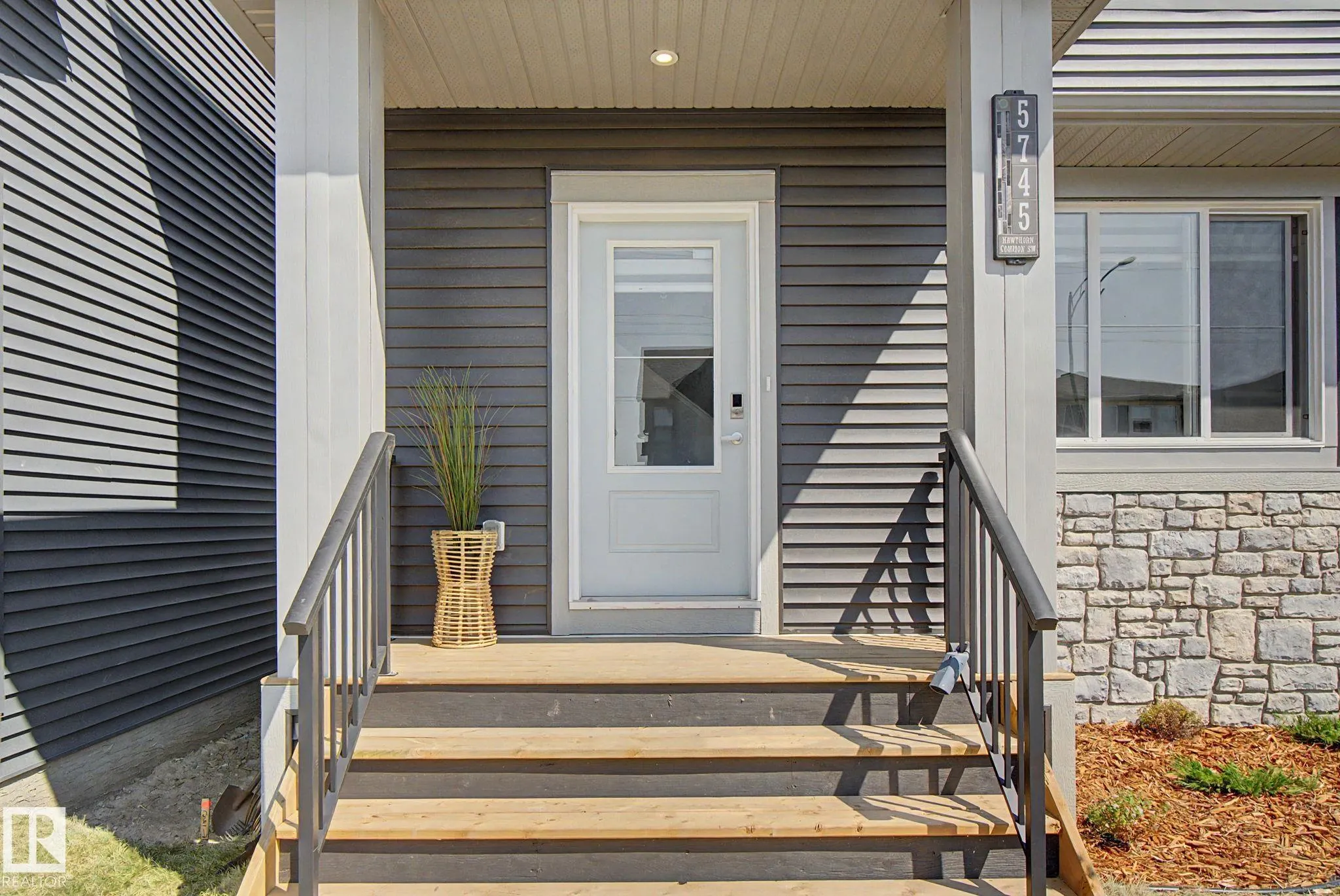 5745 HAWTHORN Common