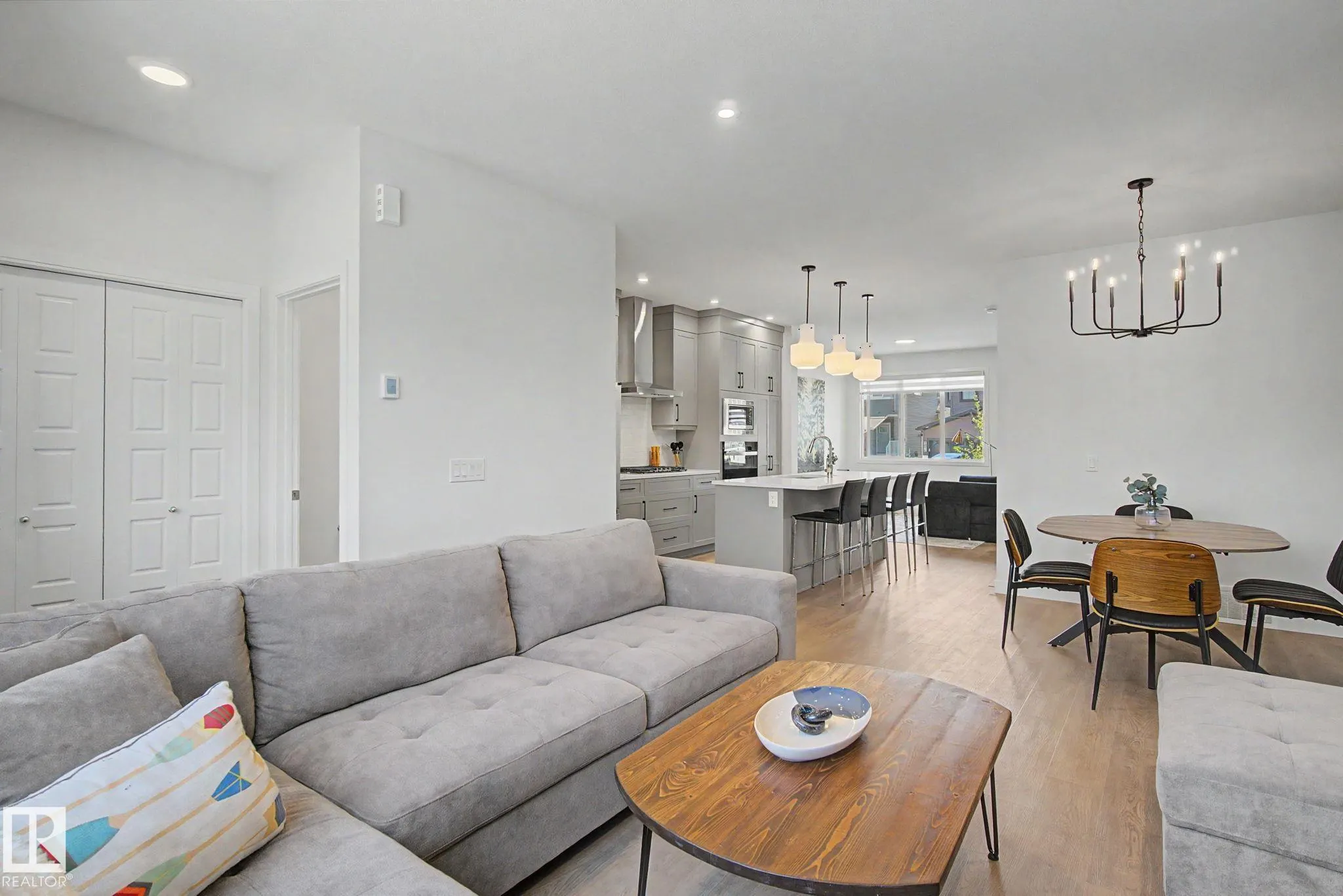 5745 HAWTHORN Common
