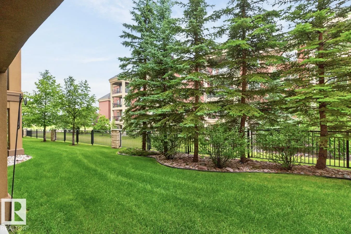 400 PALISADES Way