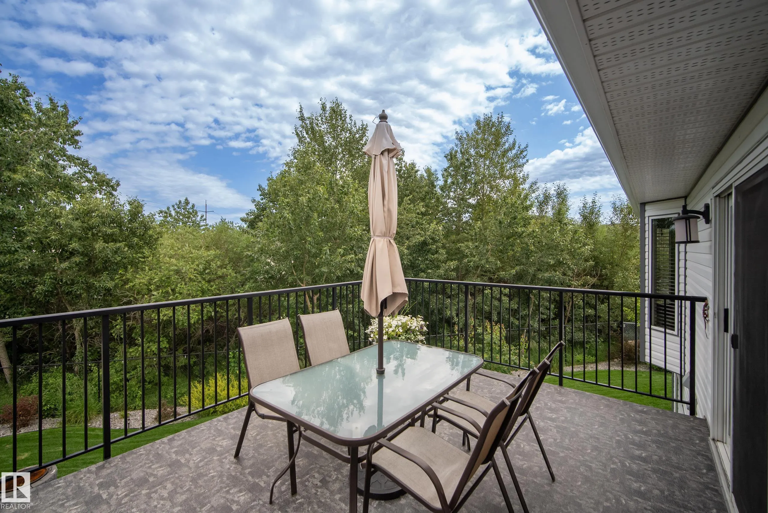 75 CHARLTON Crescent