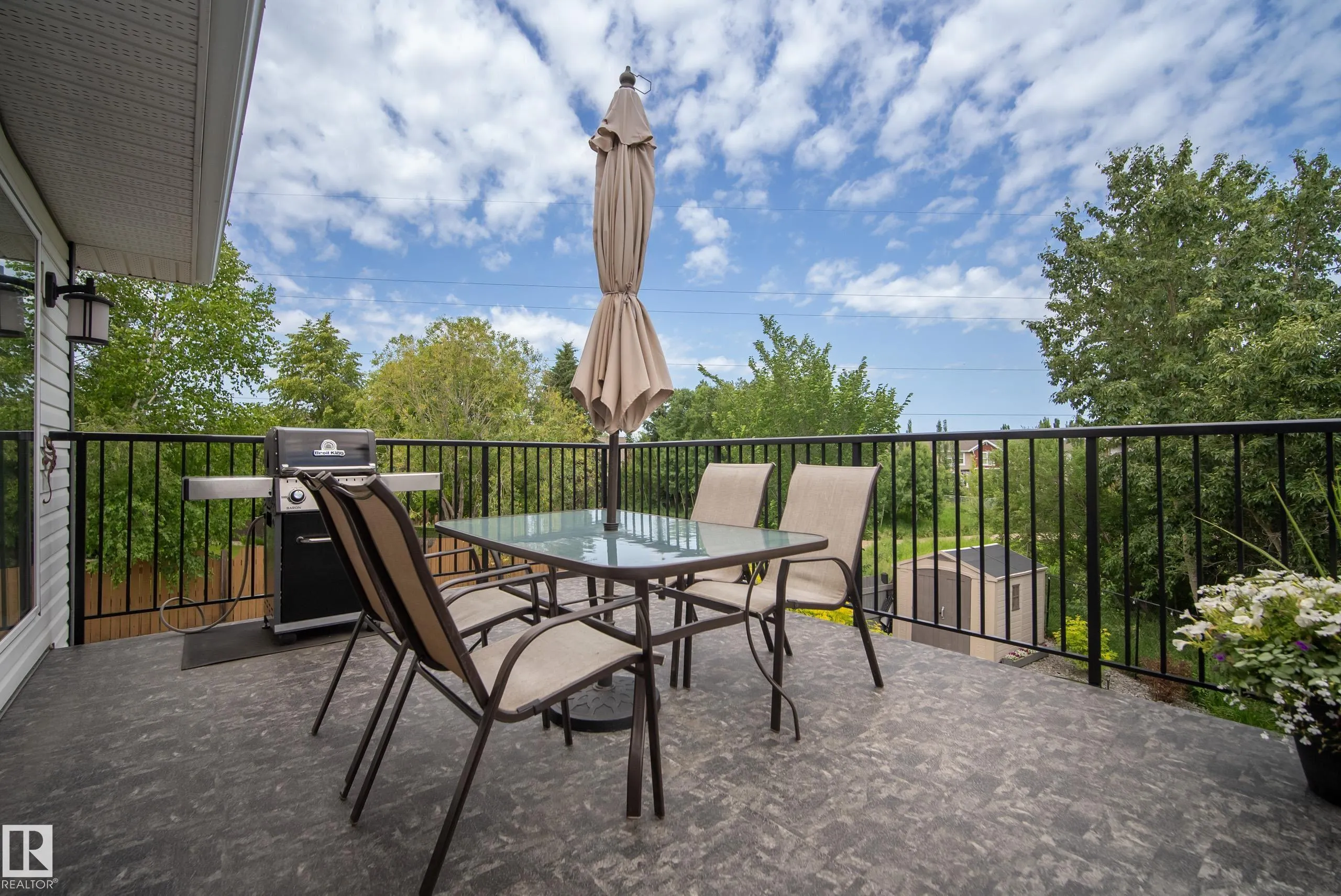 75 CHARLTON Crescent