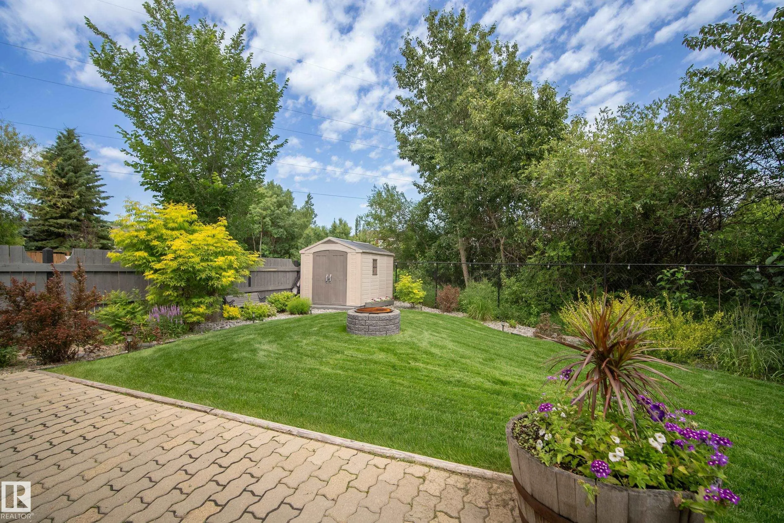 75 CHARLTON Crescent